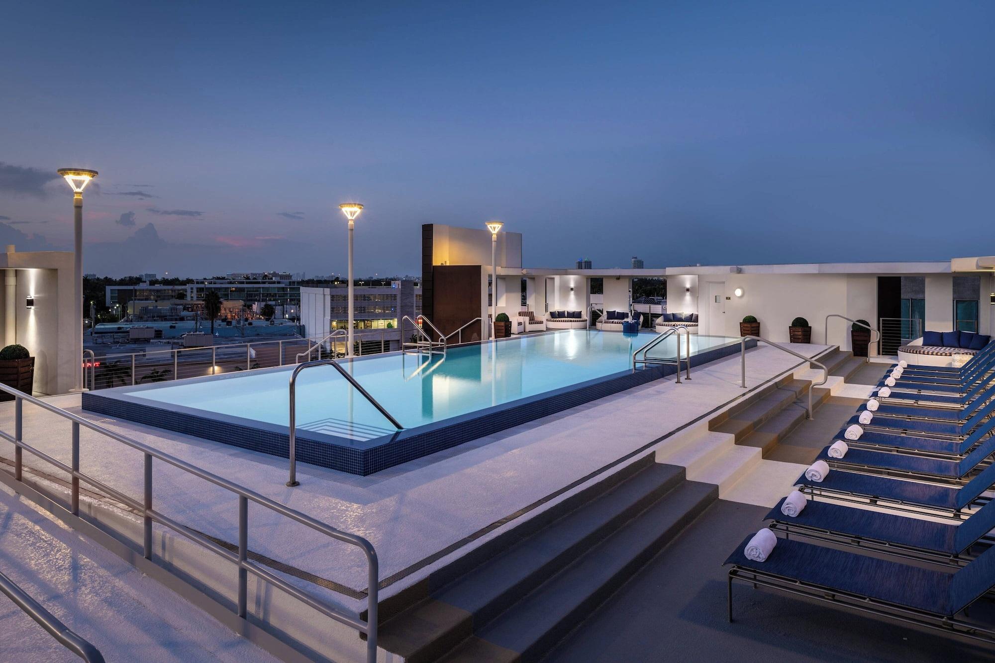 Vista Piscina Residence Inn by Marriott Miami Beach South Beach