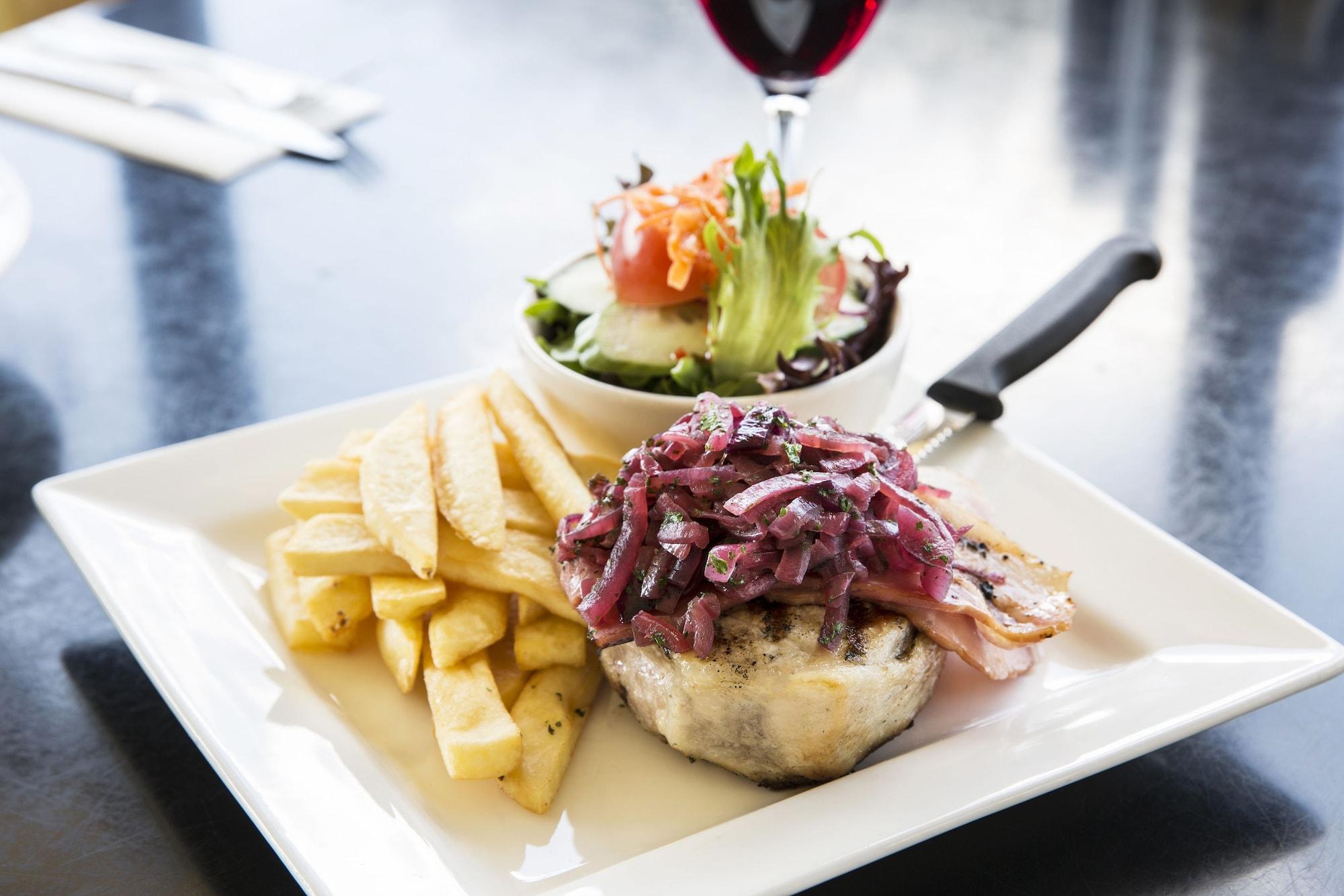 Restaurant Nightcap at Riverside Hotel