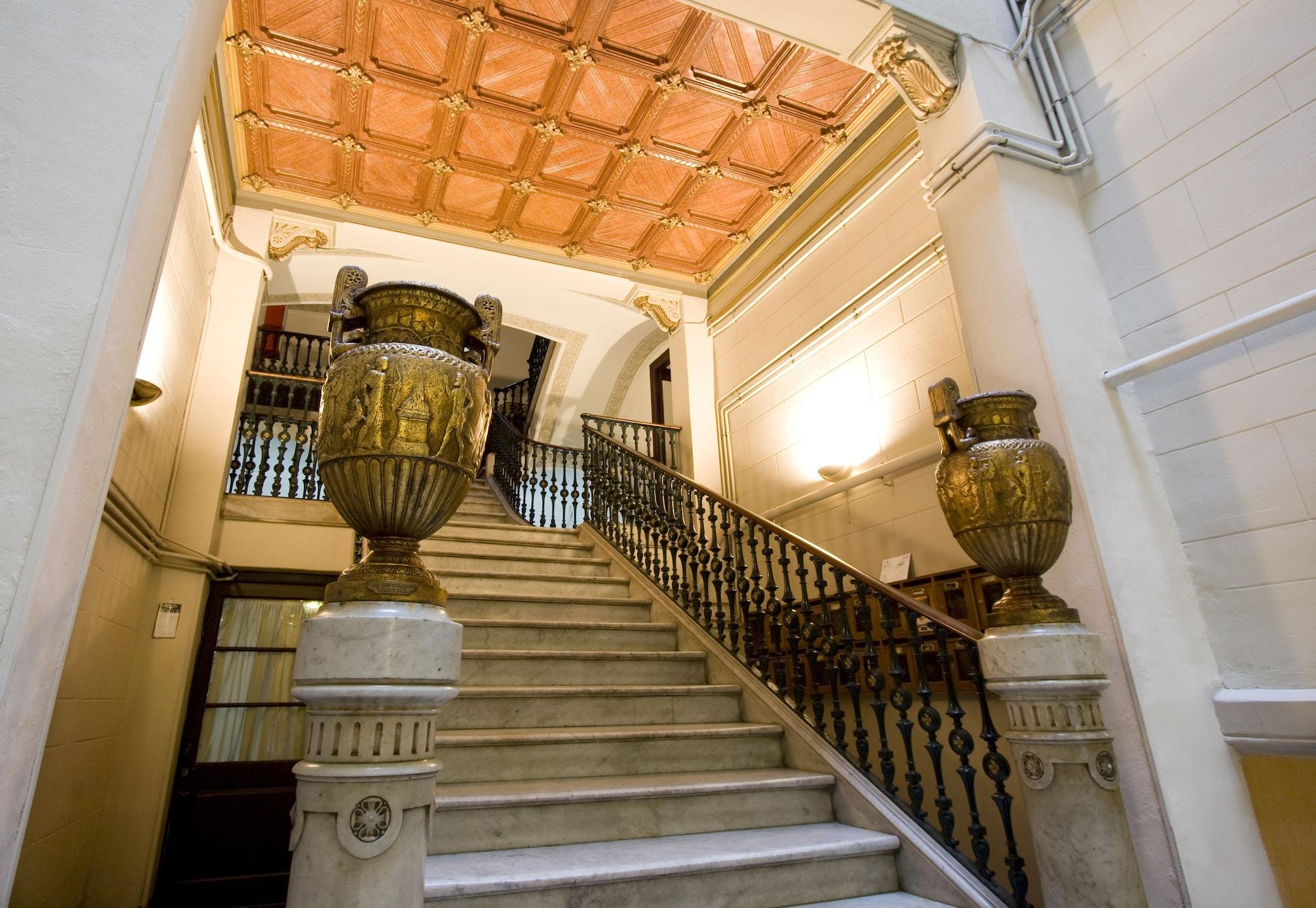 Varios Palace Guesthouse