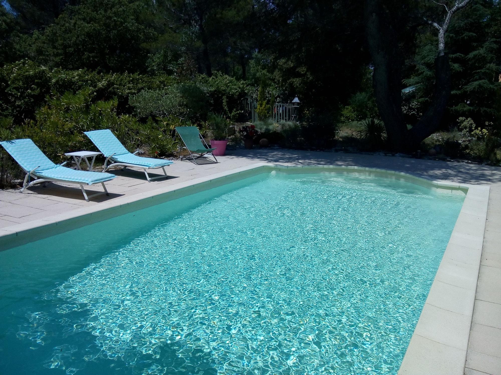 Vista Piscina Les Chambres d'Adeline B&B