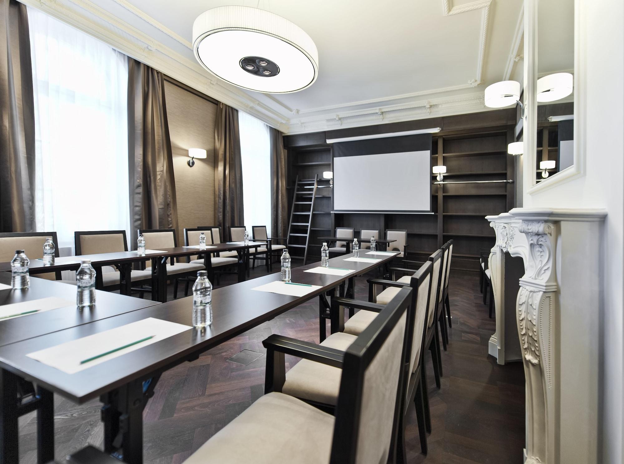 Sala de Reuniones Hotel Red Baron