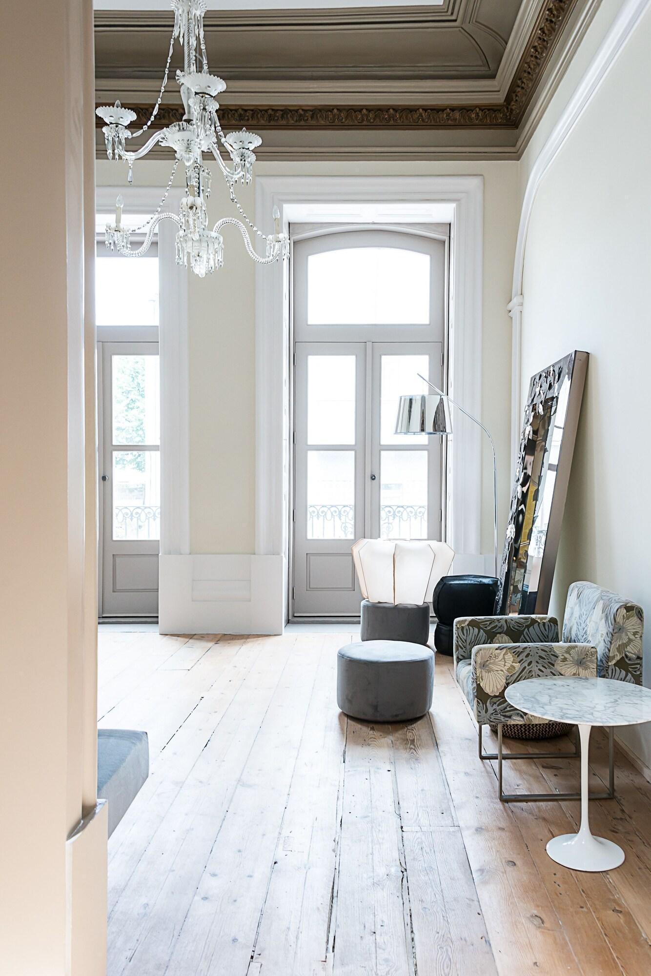 Bar/Salón Charm Palace