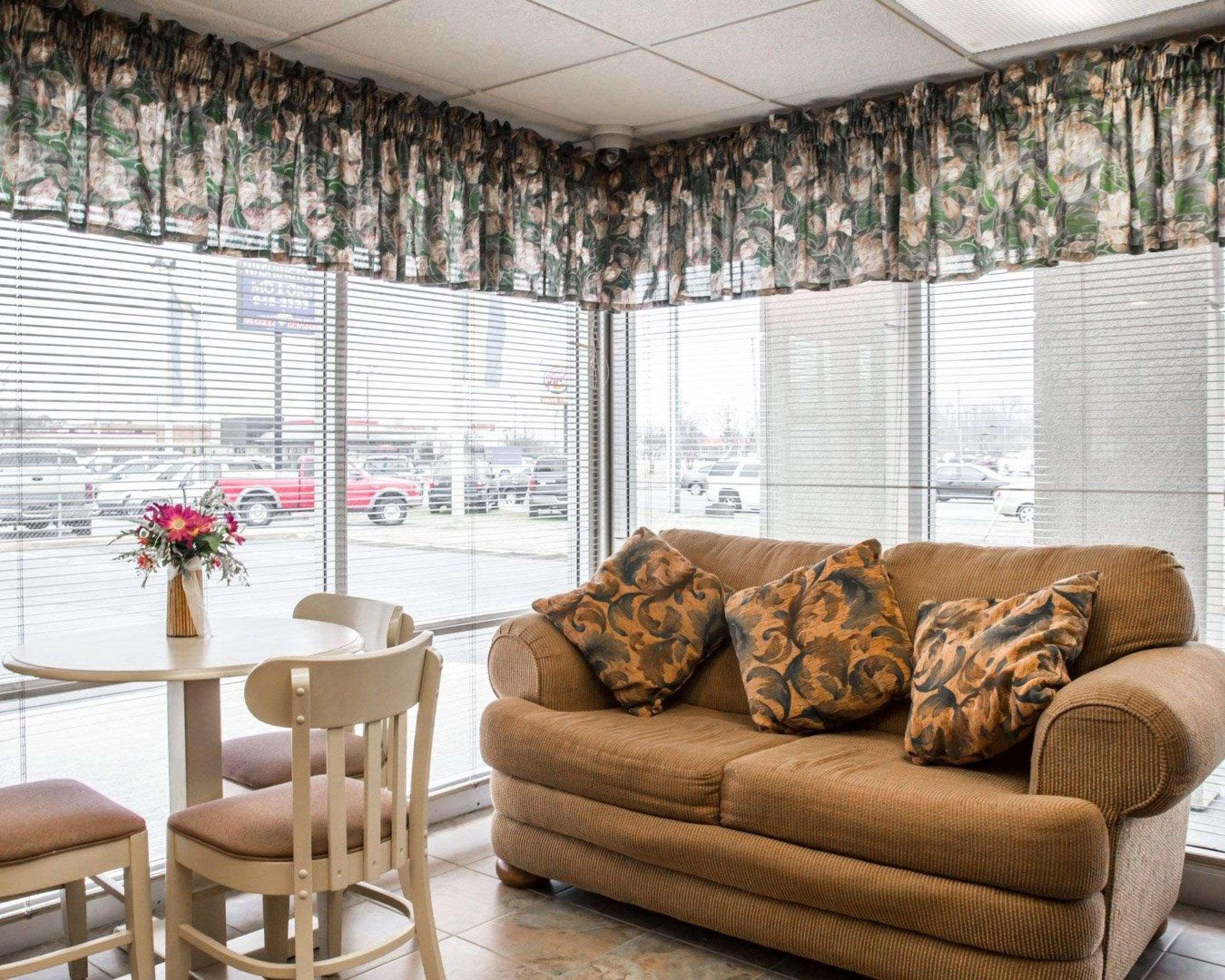 Vista Lobby Econo Lodge North