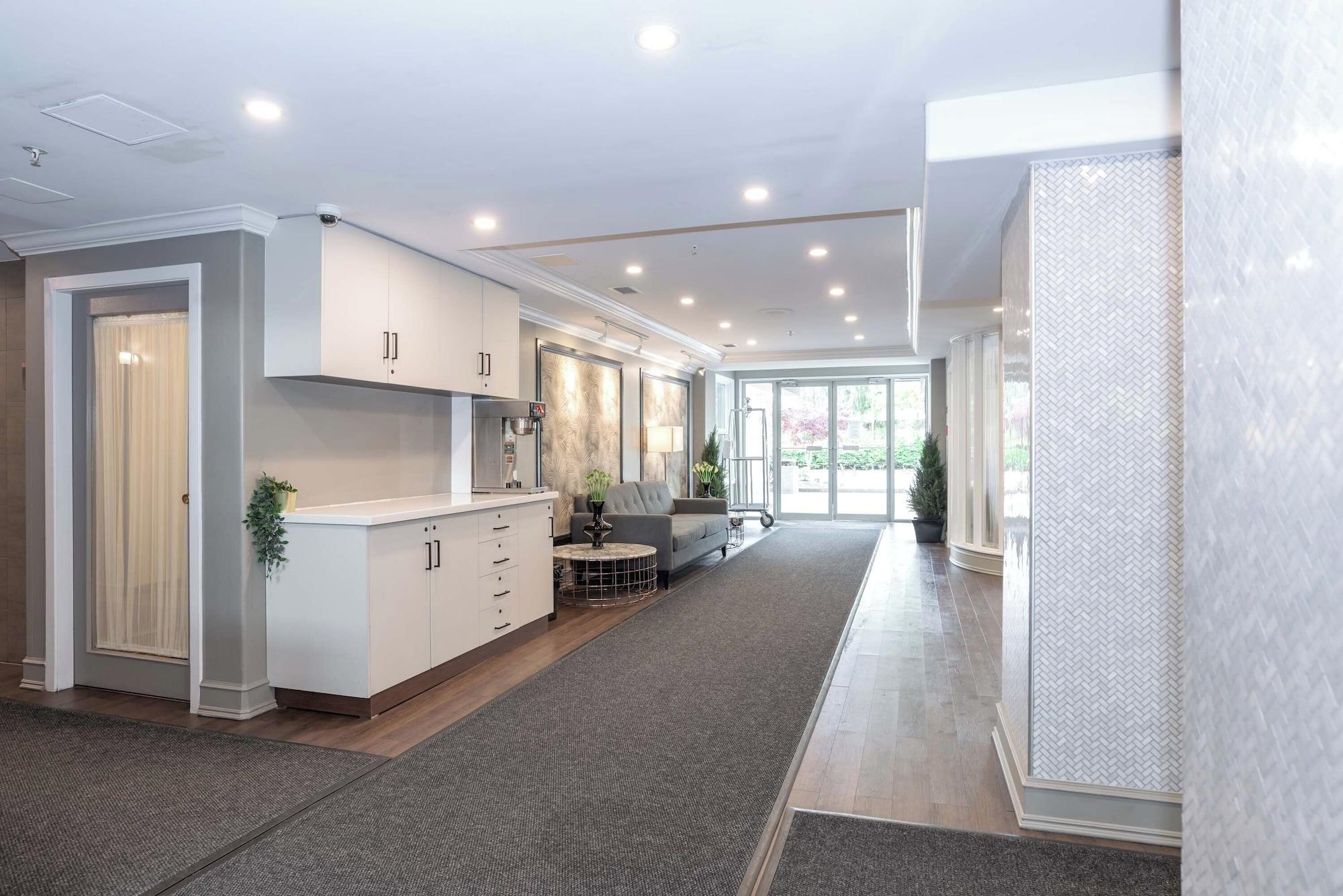 Vista Lobby Sandman Hotel Langley