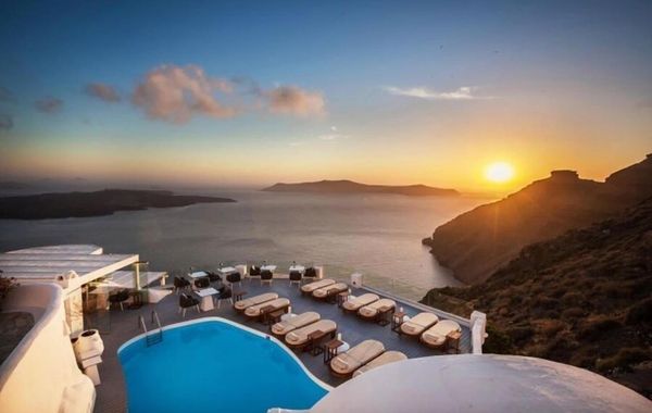 Sun Rocks Boutique Hotel | Caldera View Suites & Sunset Dining Experience
