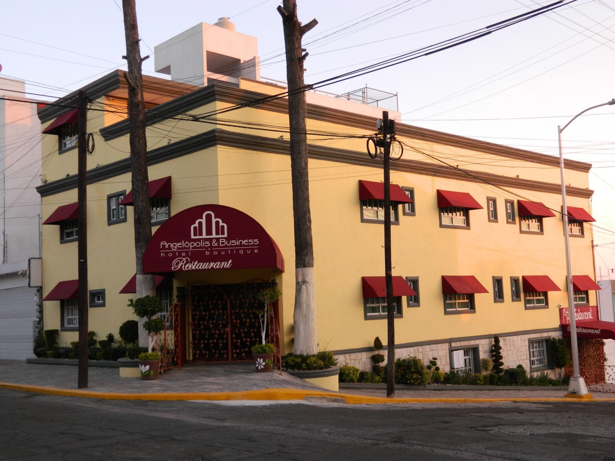 Vista da fachada Hotel Boutique Angelopolis And Business
