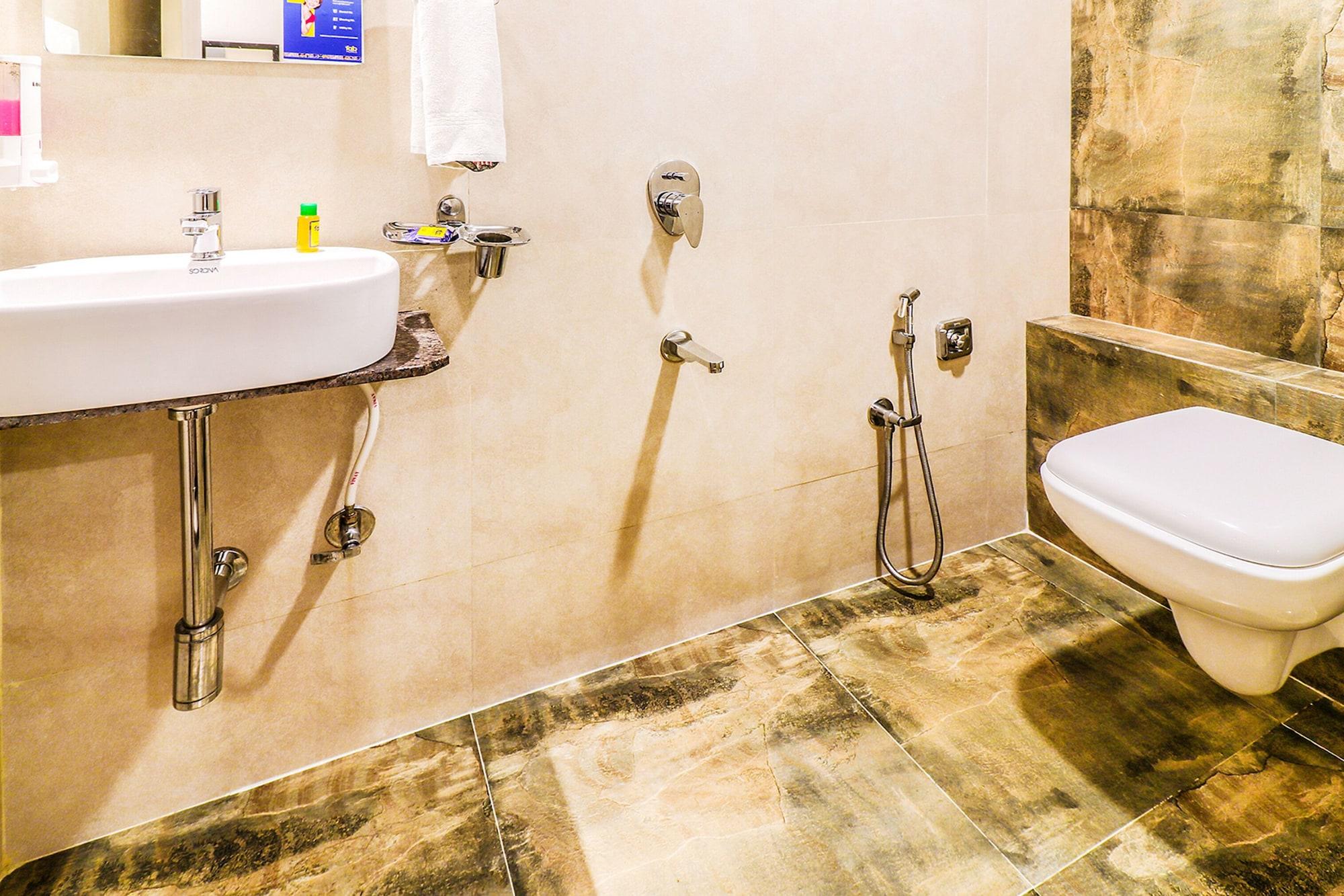Equipamiento de Habitación FabHotel Aksa International