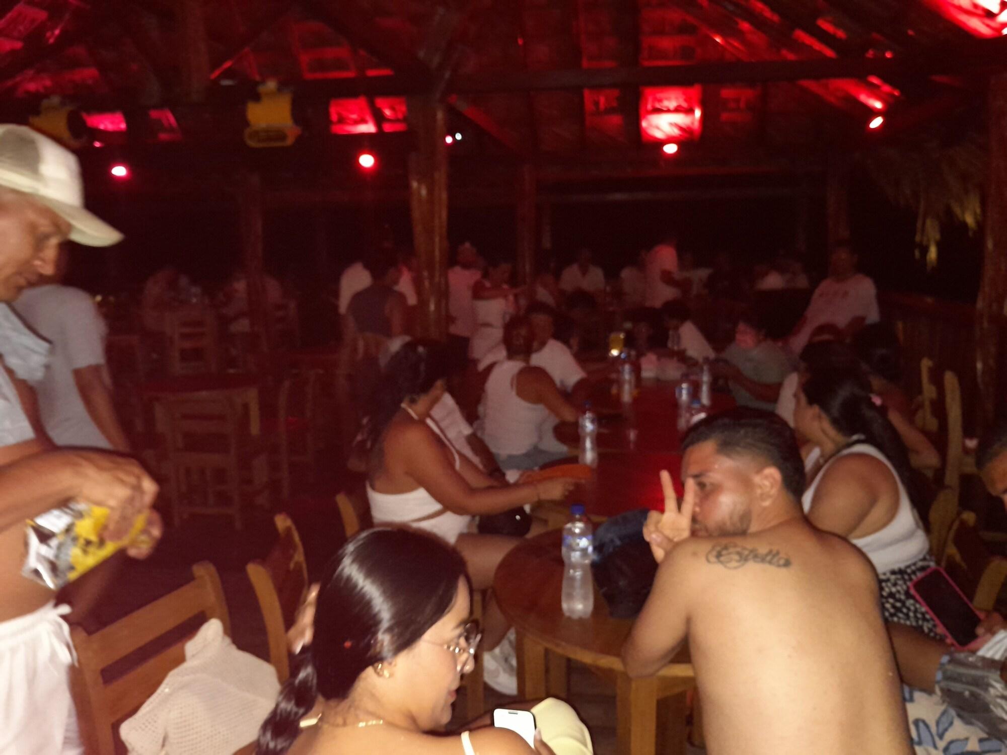 Bar/Salón Hostal Rojoyale