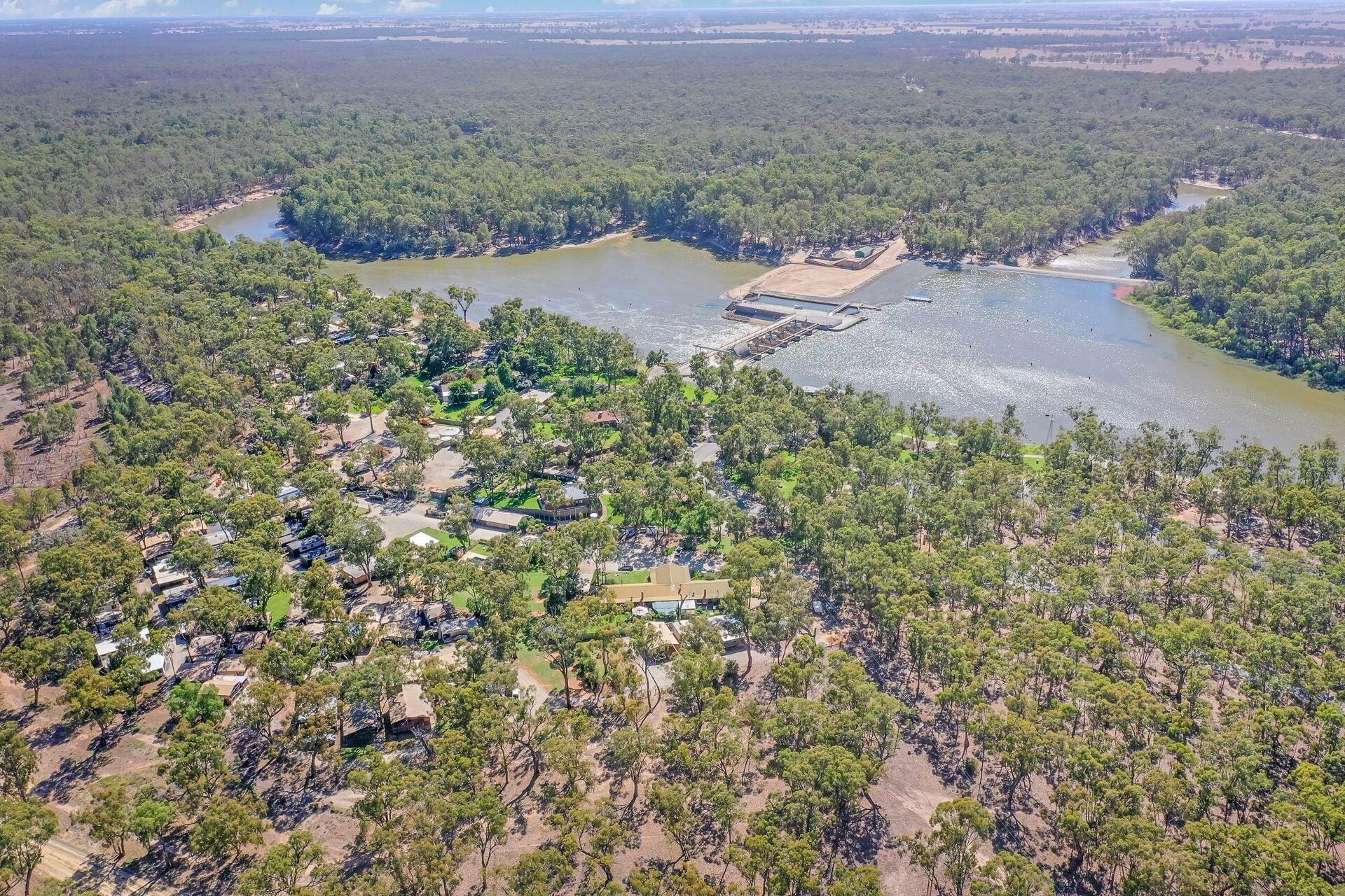 Vista Exterior Torrumbarry Weir Holiday Park