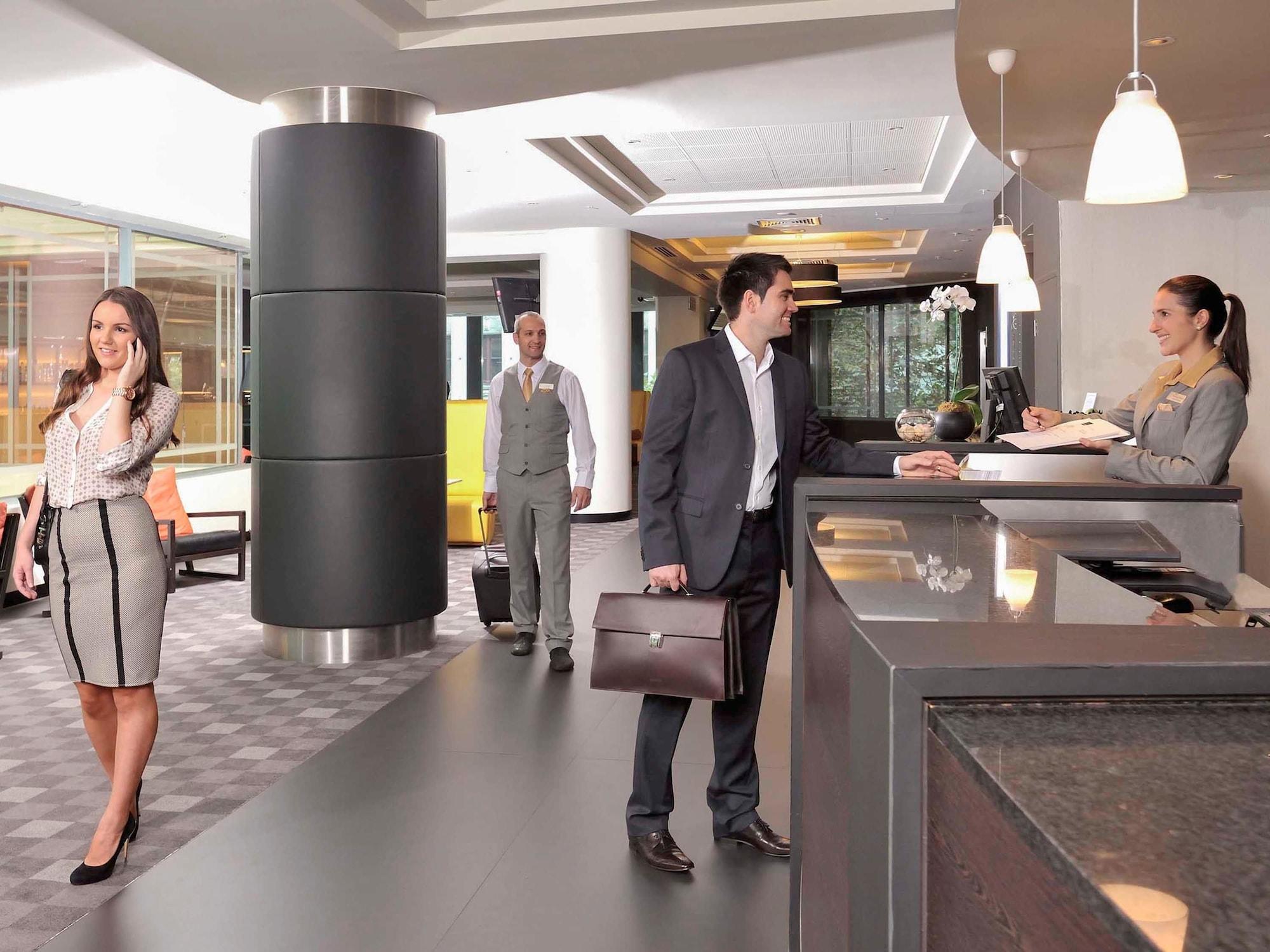 Vista Lobby Novotel Melbourne on Collins