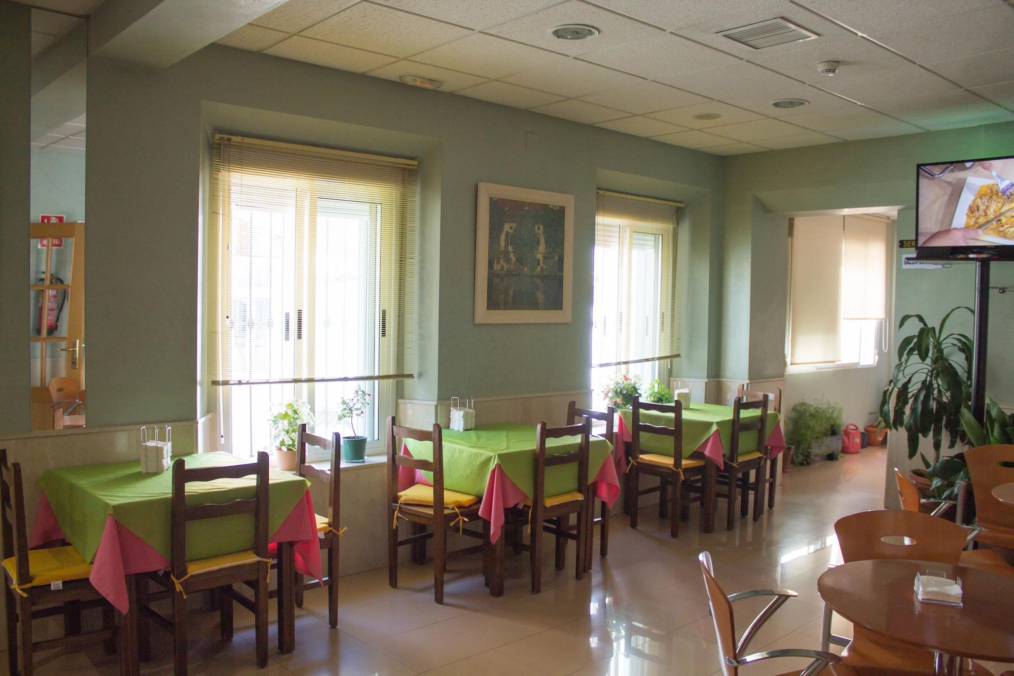 Bar/Salón Hotel Dora