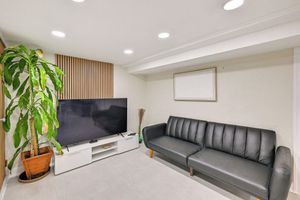 Alquiler Temporario - Lovely Elmont Apartment - Walk to Bus Stop!