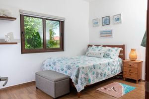 Alquiler Vacacional - 4-Bedroom House in Beautiful Tela with AC, WiFi, Private Pool, Generator