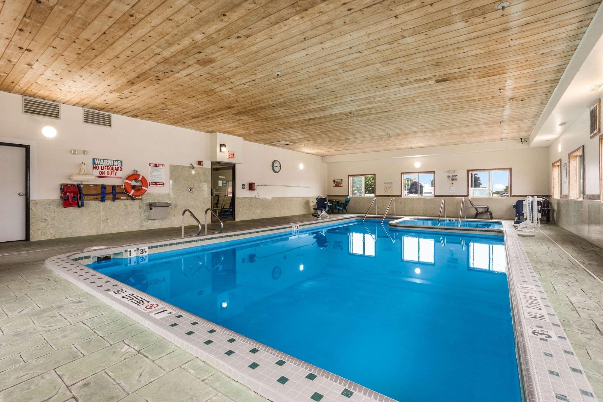 Vista Piscina Quality Inn