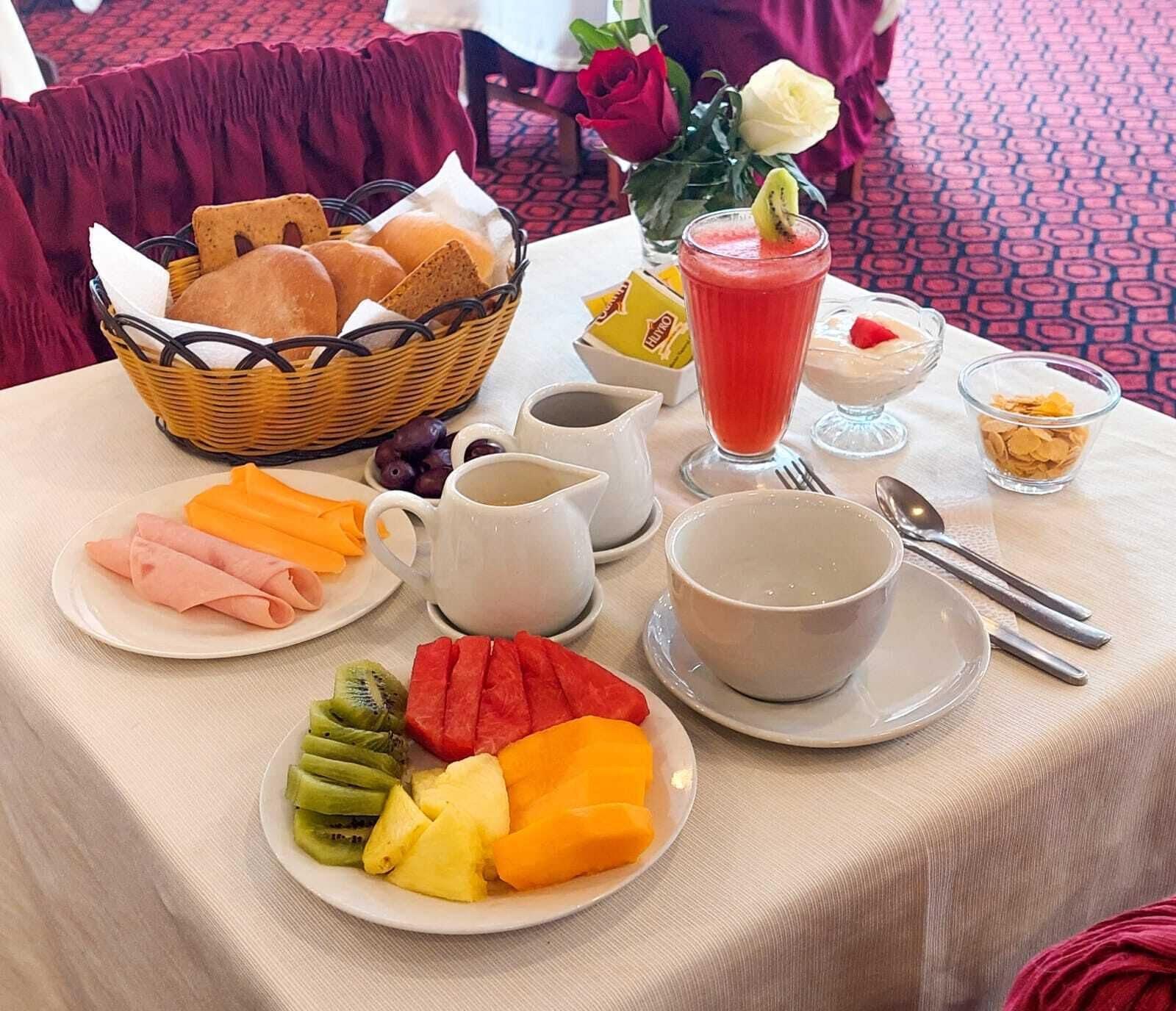 Equipamiento de Habitación Salones Del Inca