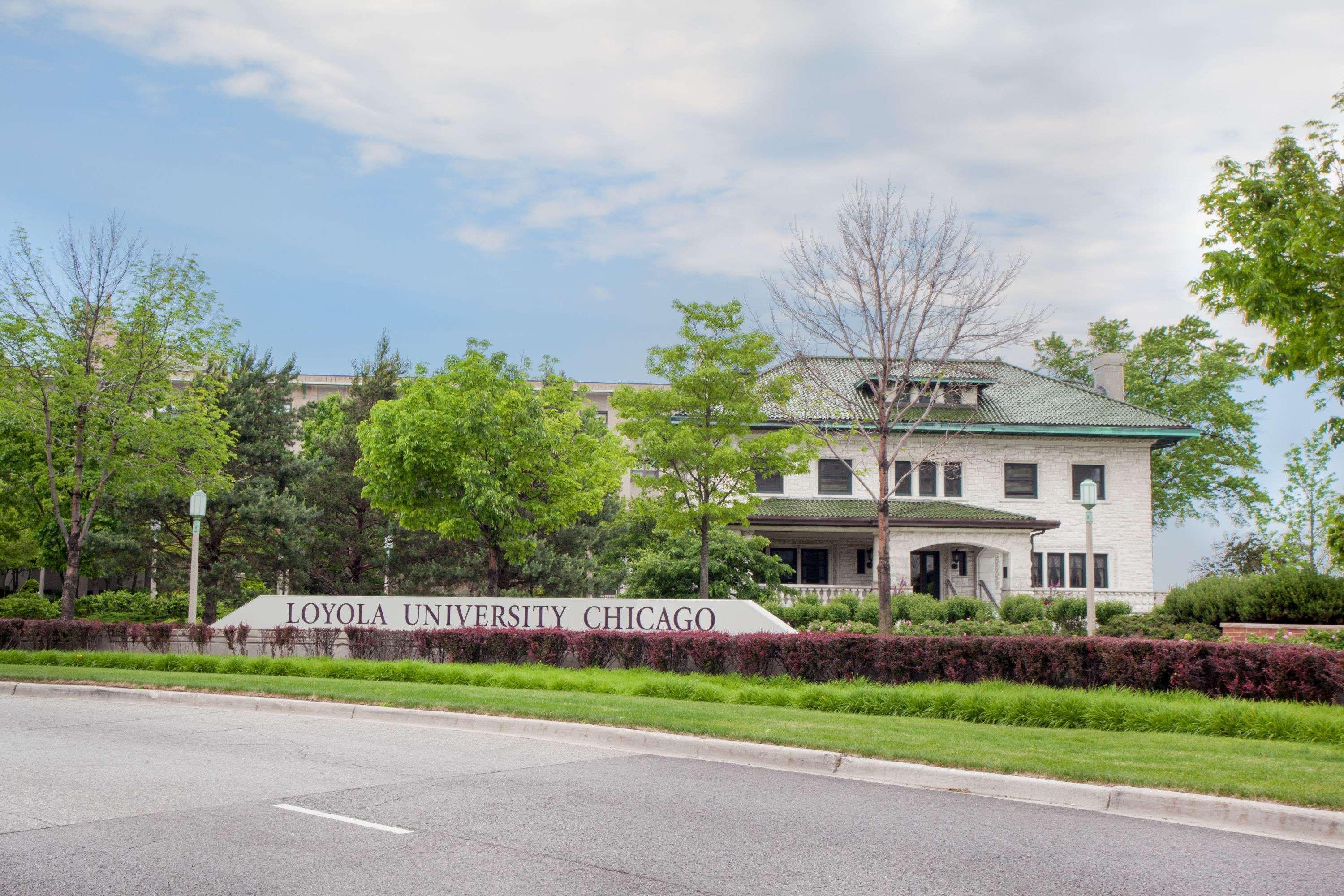 Vista Exterior Super 8 by Wyndham Chicago IL