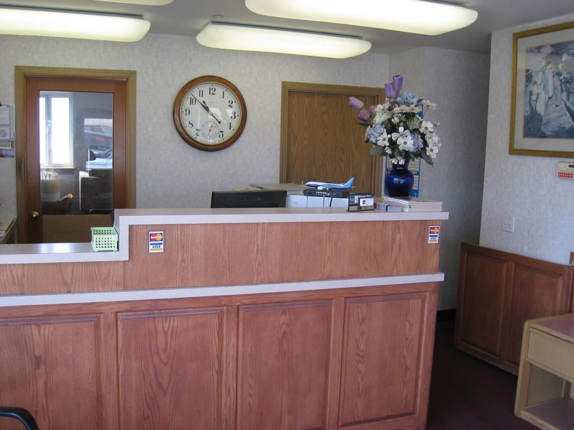 Vista Lobby Crown Inn