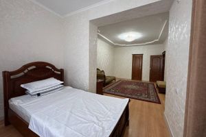 Alquiler Vacacional - Charming 2-bedroom apartment with AC, WiFi in heart of Toshkent