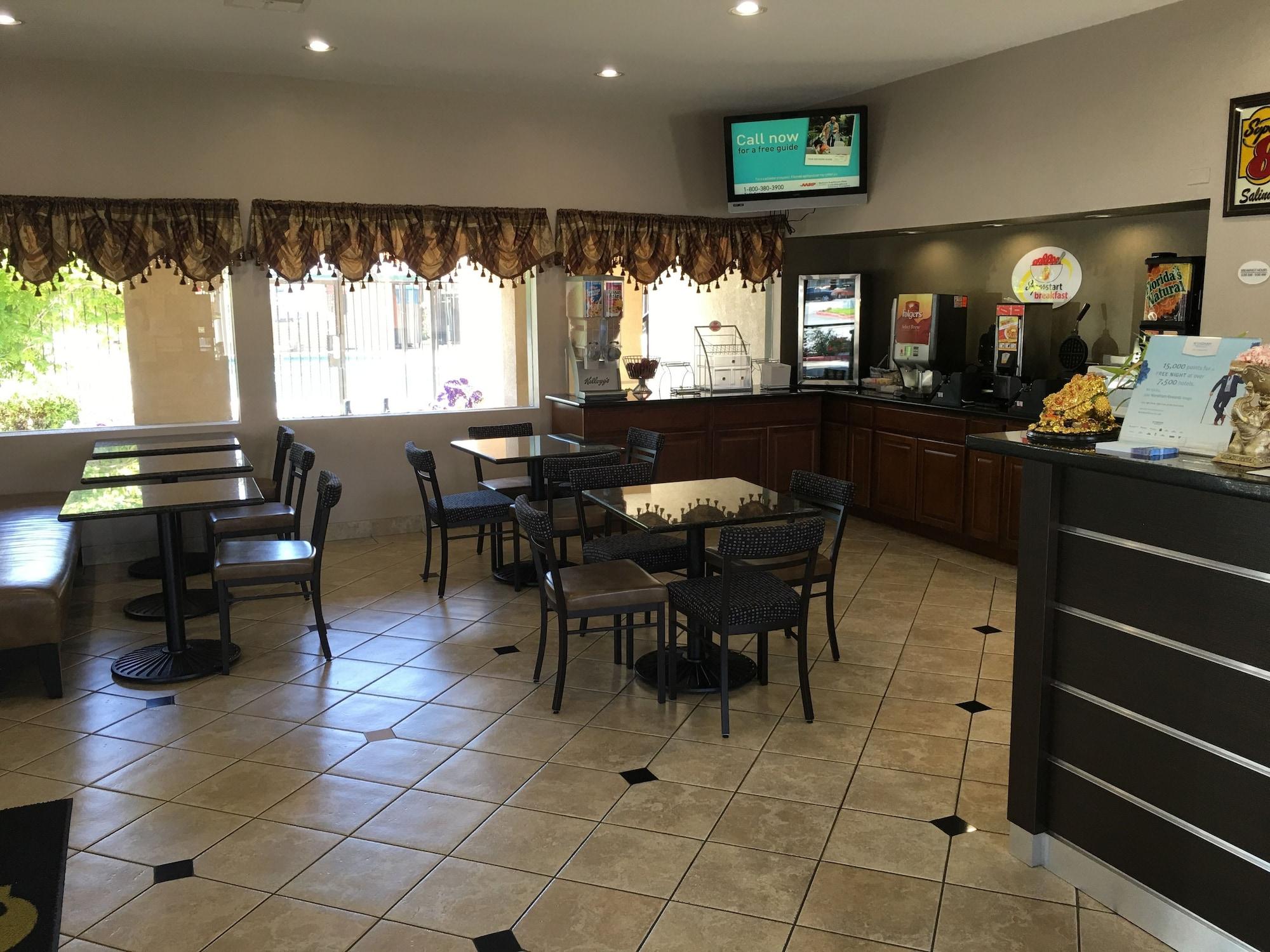 Restaurant Super 8 by Wyndham Salinas