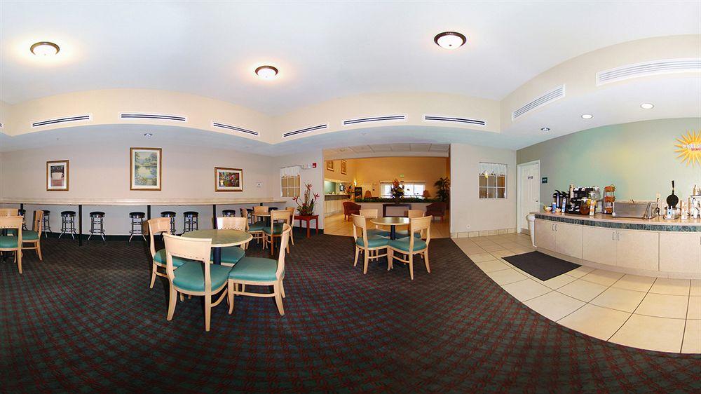 La Quinta Inn & Suites by Wyndham Phoenix I-10 West by null