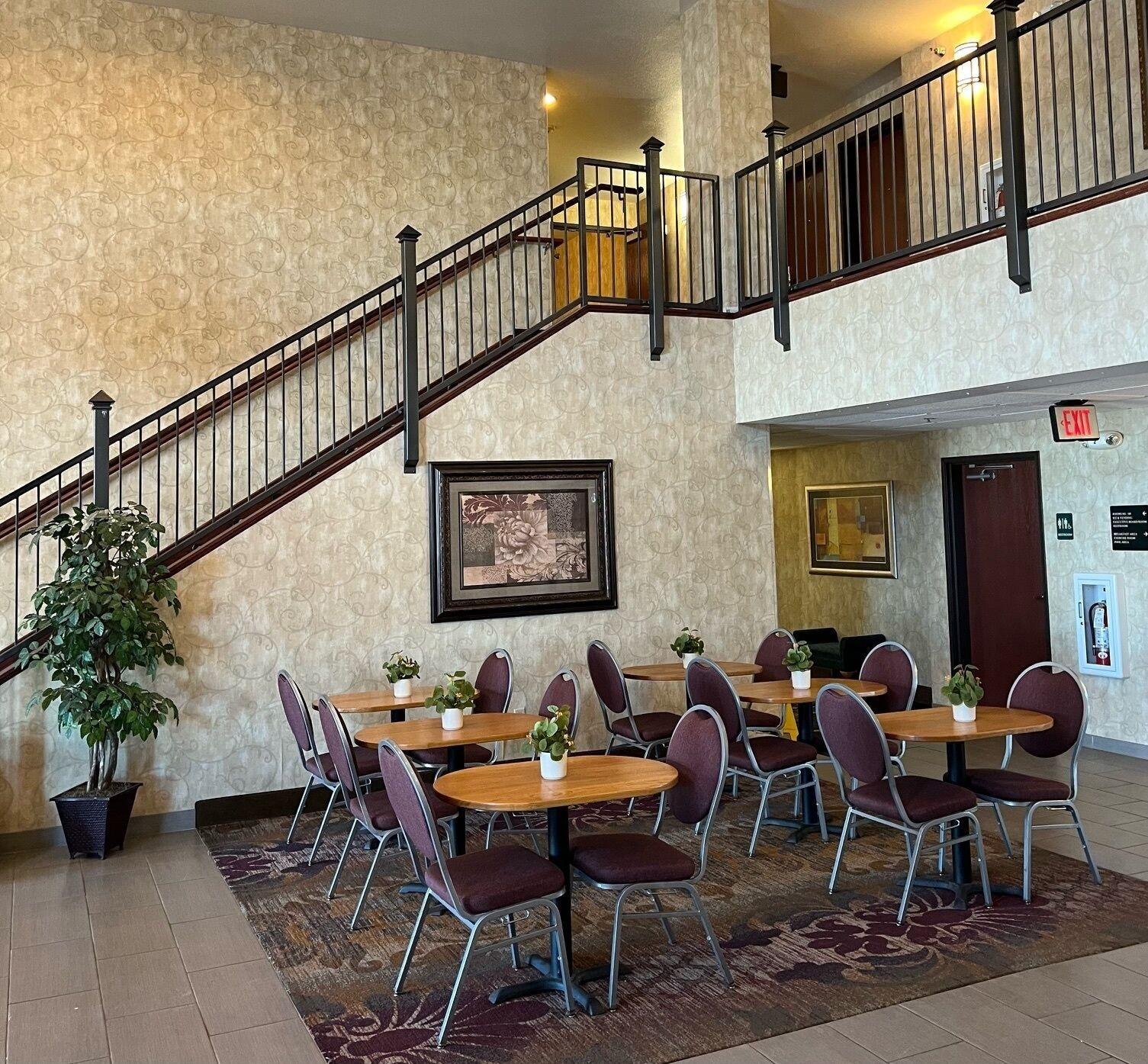 Vista Lobby GrandStay Hotel & Suites Becker Big Lake
