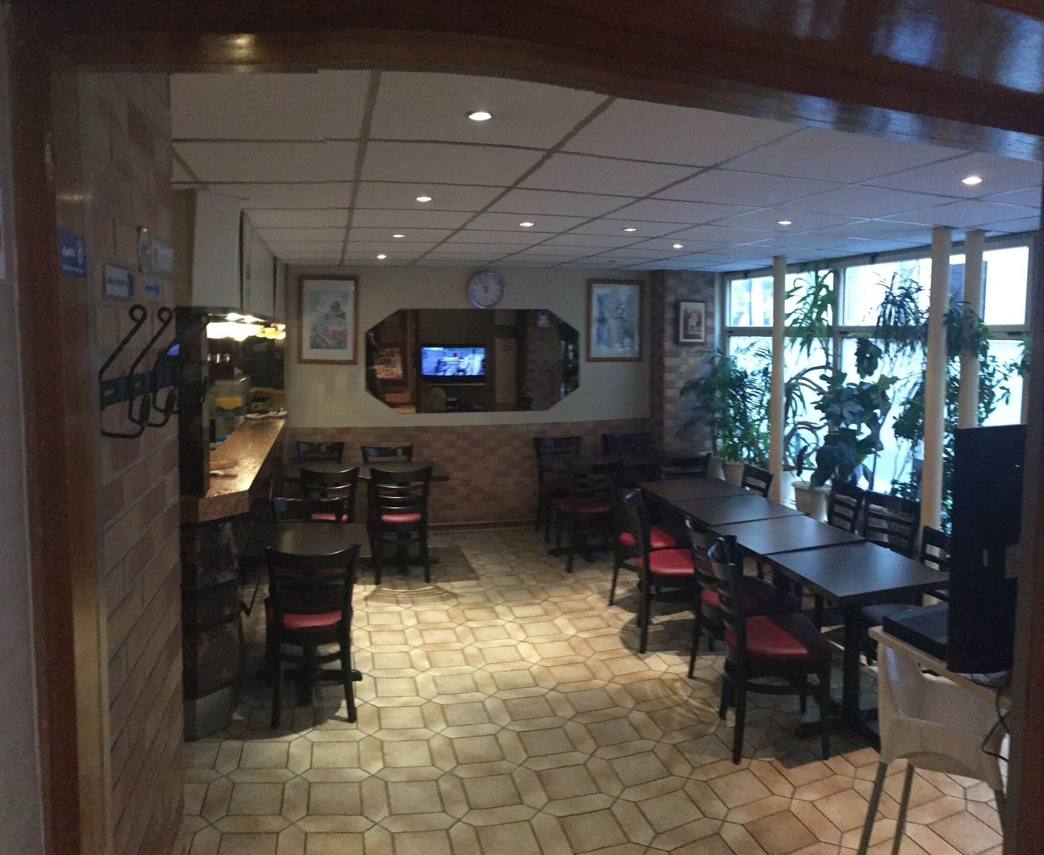 Bar/Salón Jarry