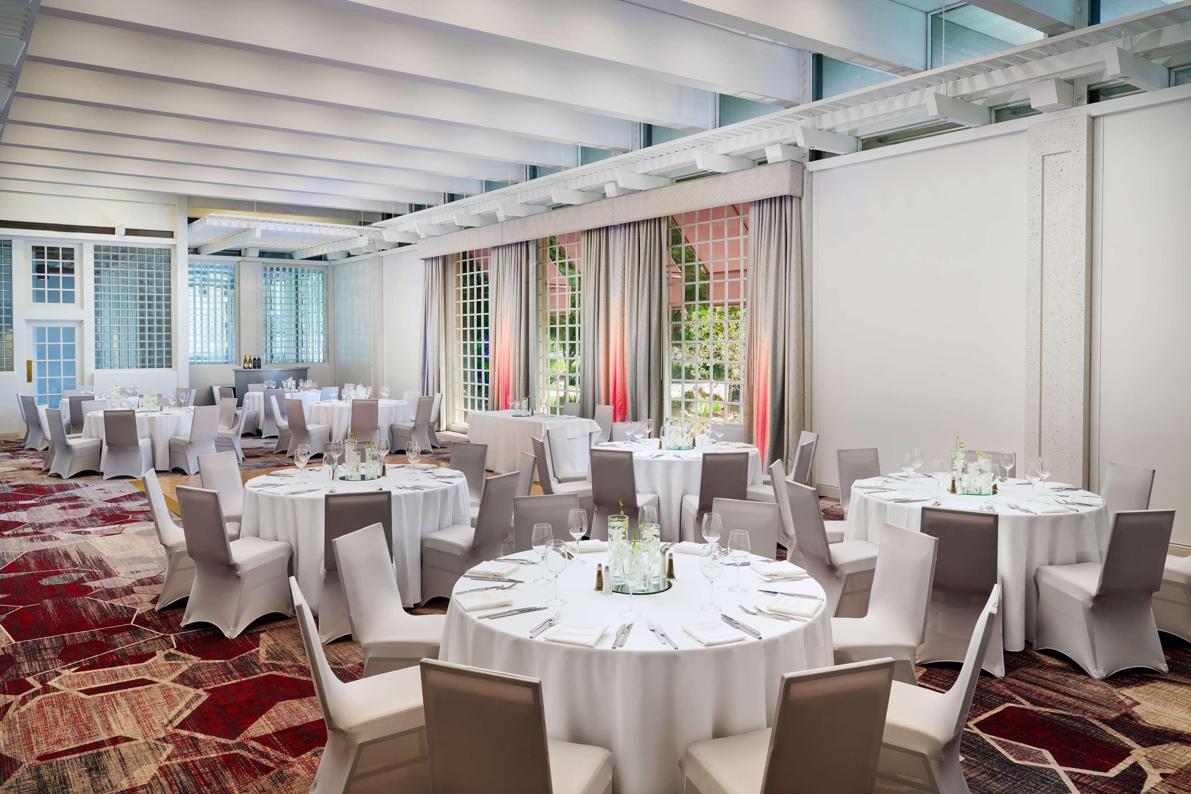 Vista Exterior Hilton Oakland Airport