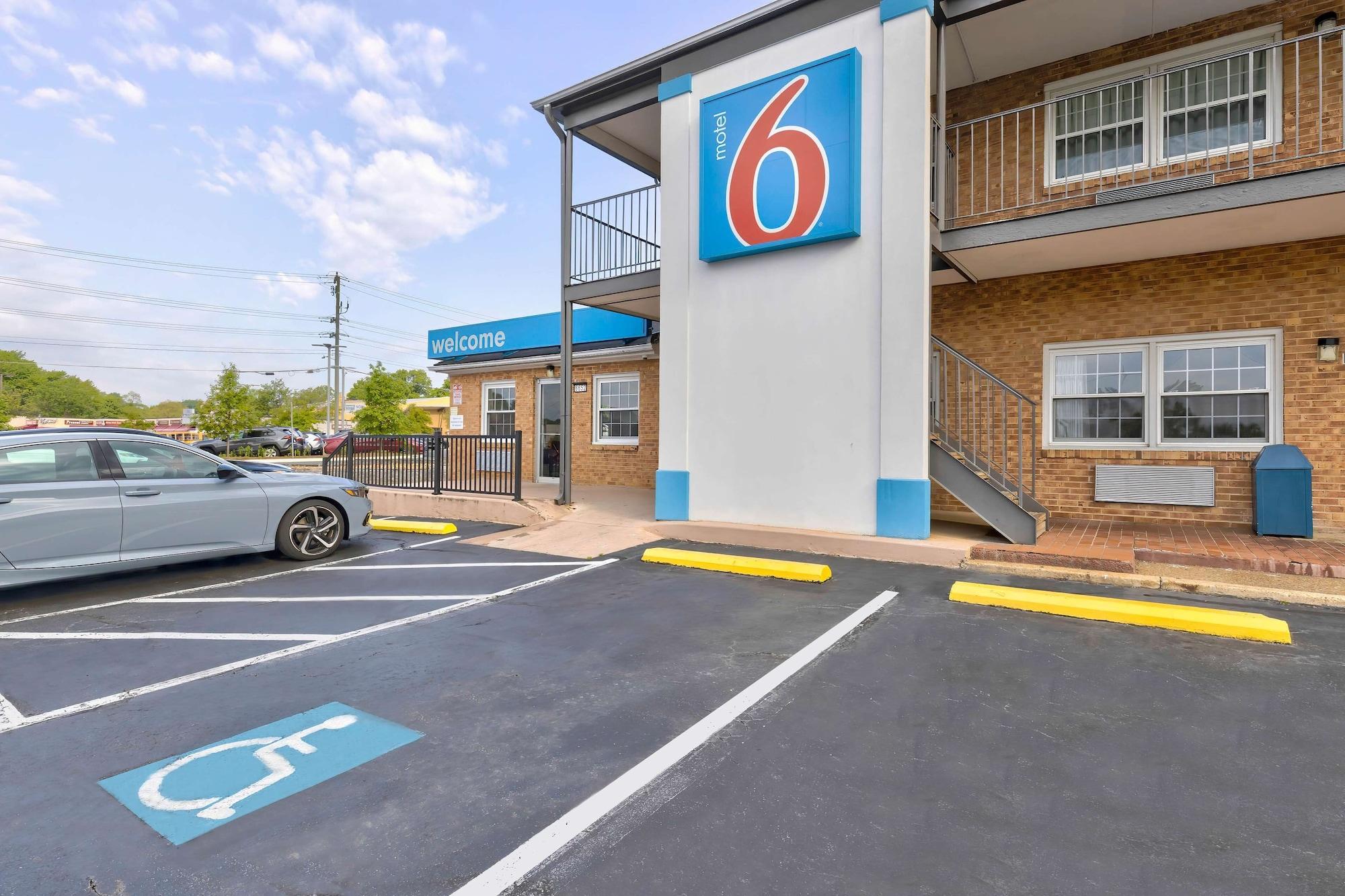 Varios Motel 6 Falls Church, VA - Arlington Boulevard