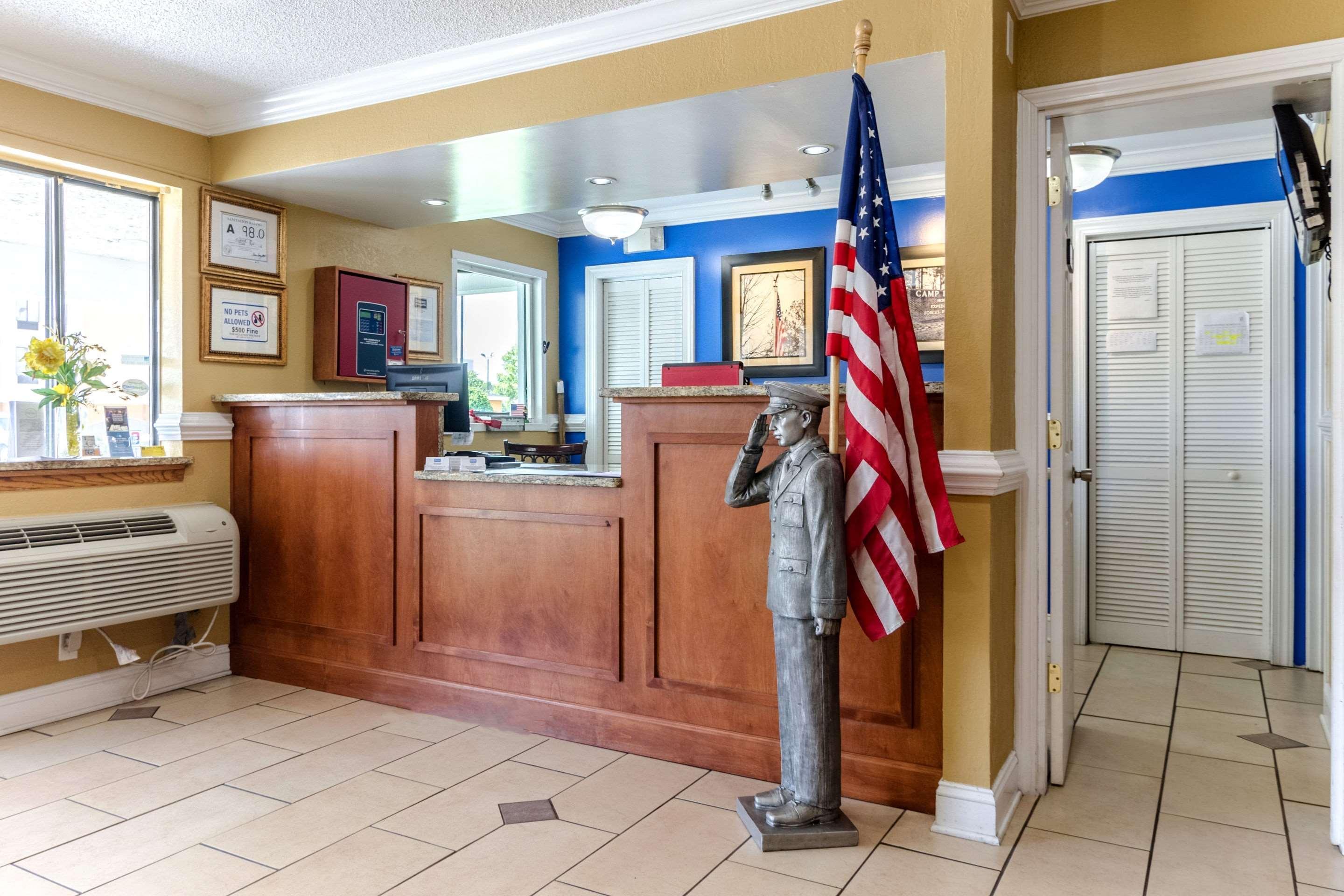 Vista Lobby Rodeway Inn & Suites Jacksonville near Camp Lejeune