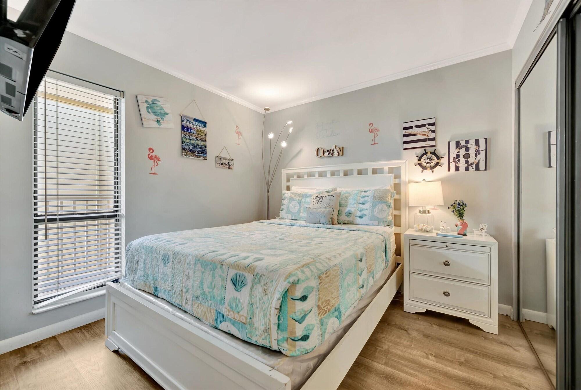 Varios Seaside Luxury Oasis with balcony