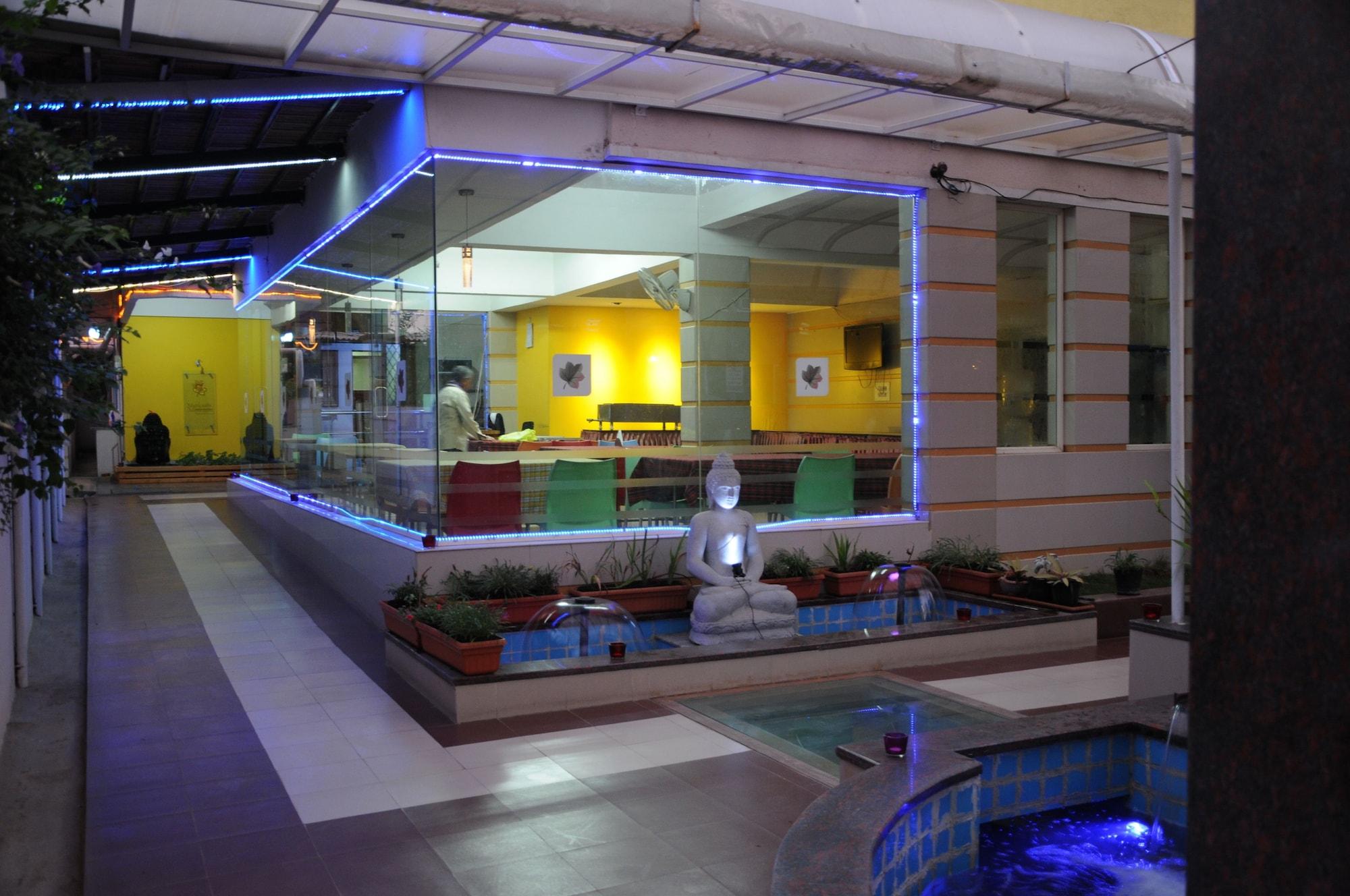 Vista Lobby Maple Suites