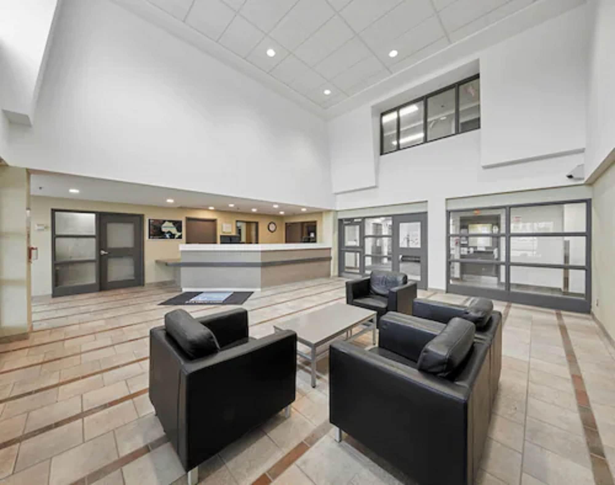 Varios Residence & Conference Centre - King City