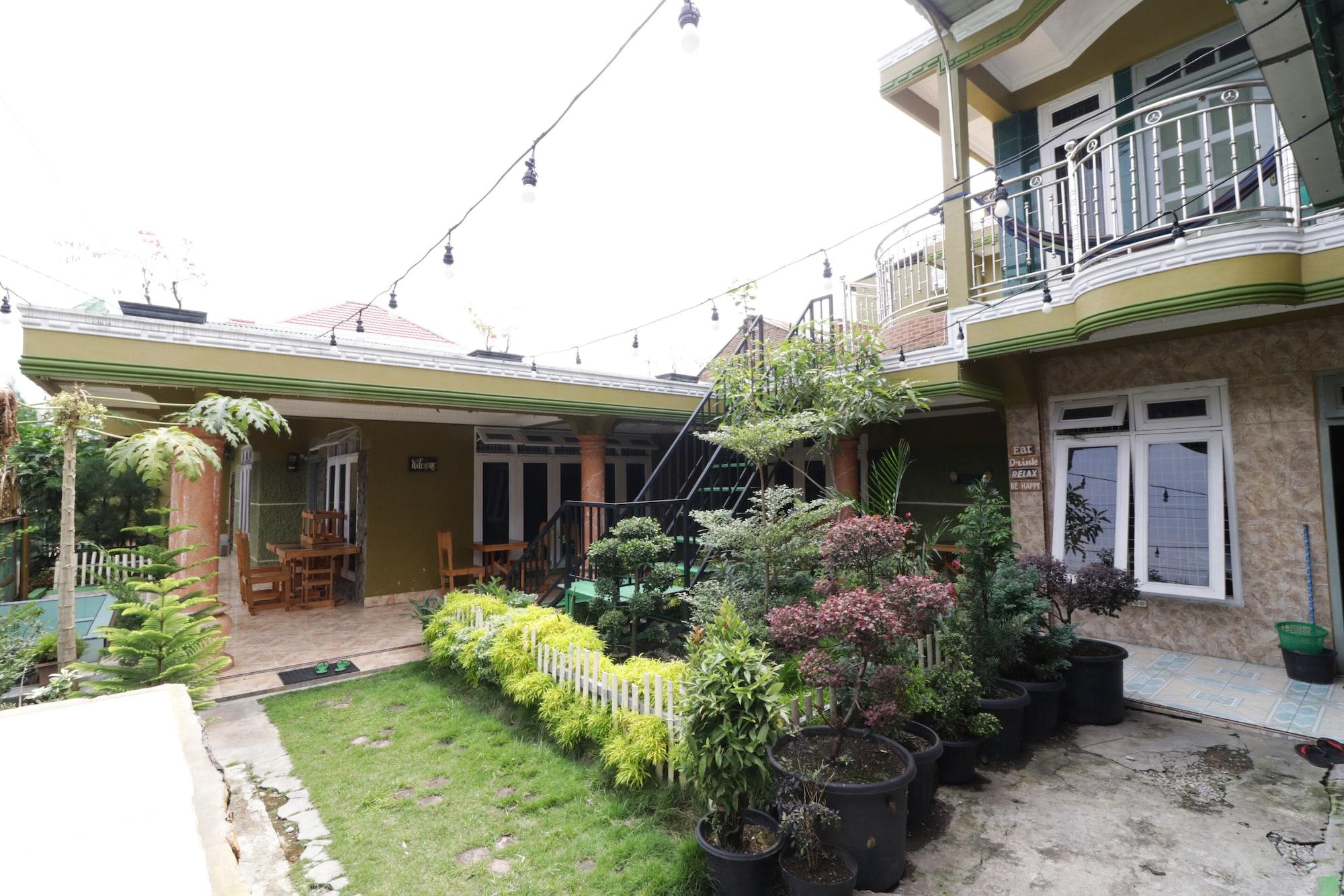 Varios Waroeng Transit & Depary Homestay