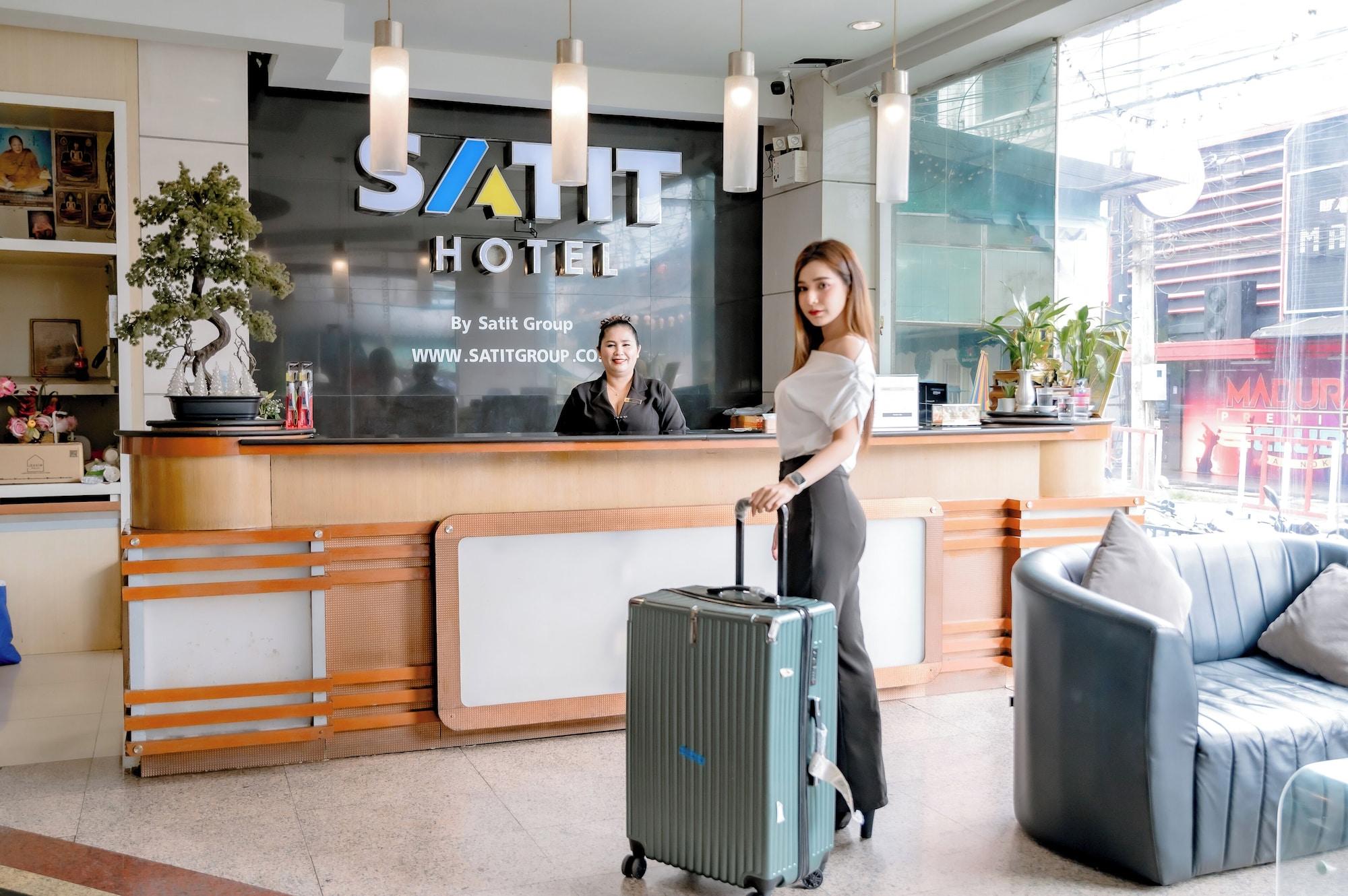 Varios Satit Hotel