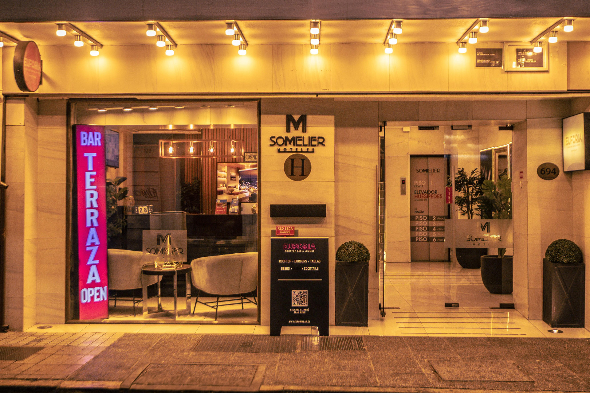 Vista Lobby Hotel Sommelier