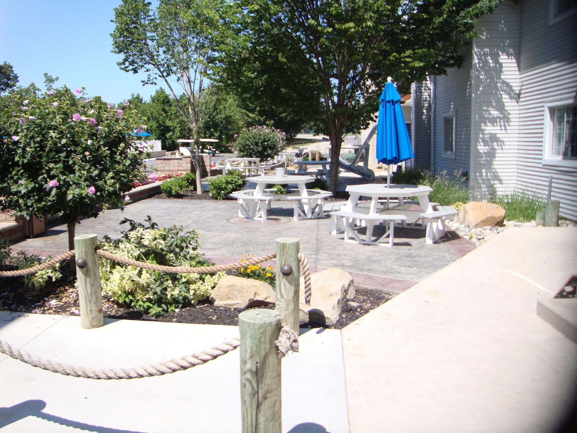 Salón de Baile Put-in-Bay Condos