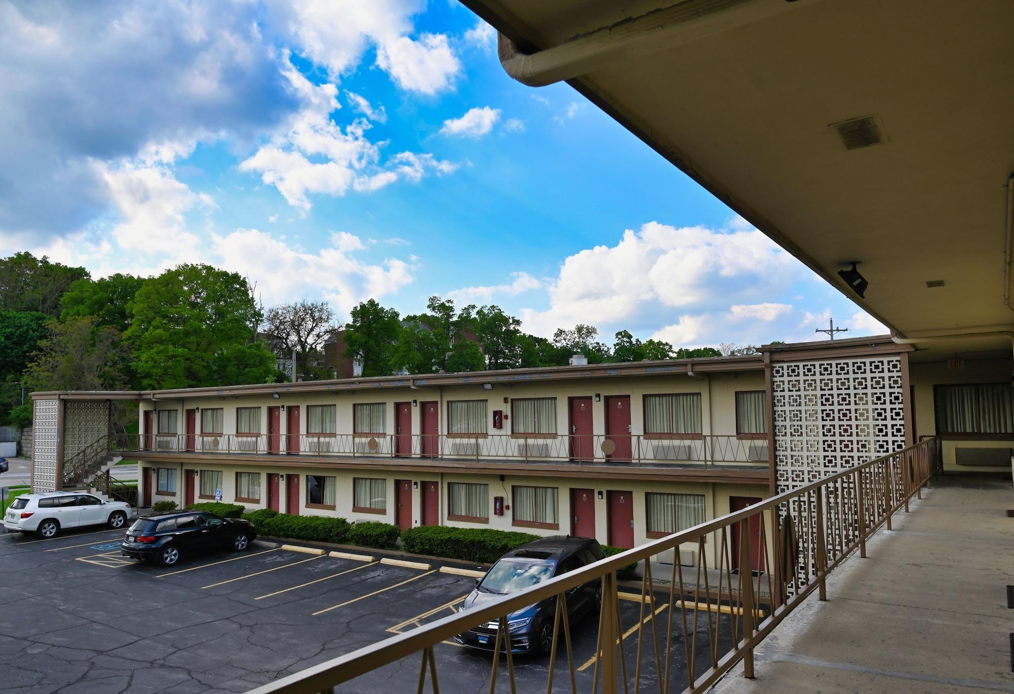 Vista Exterior Campus Inn