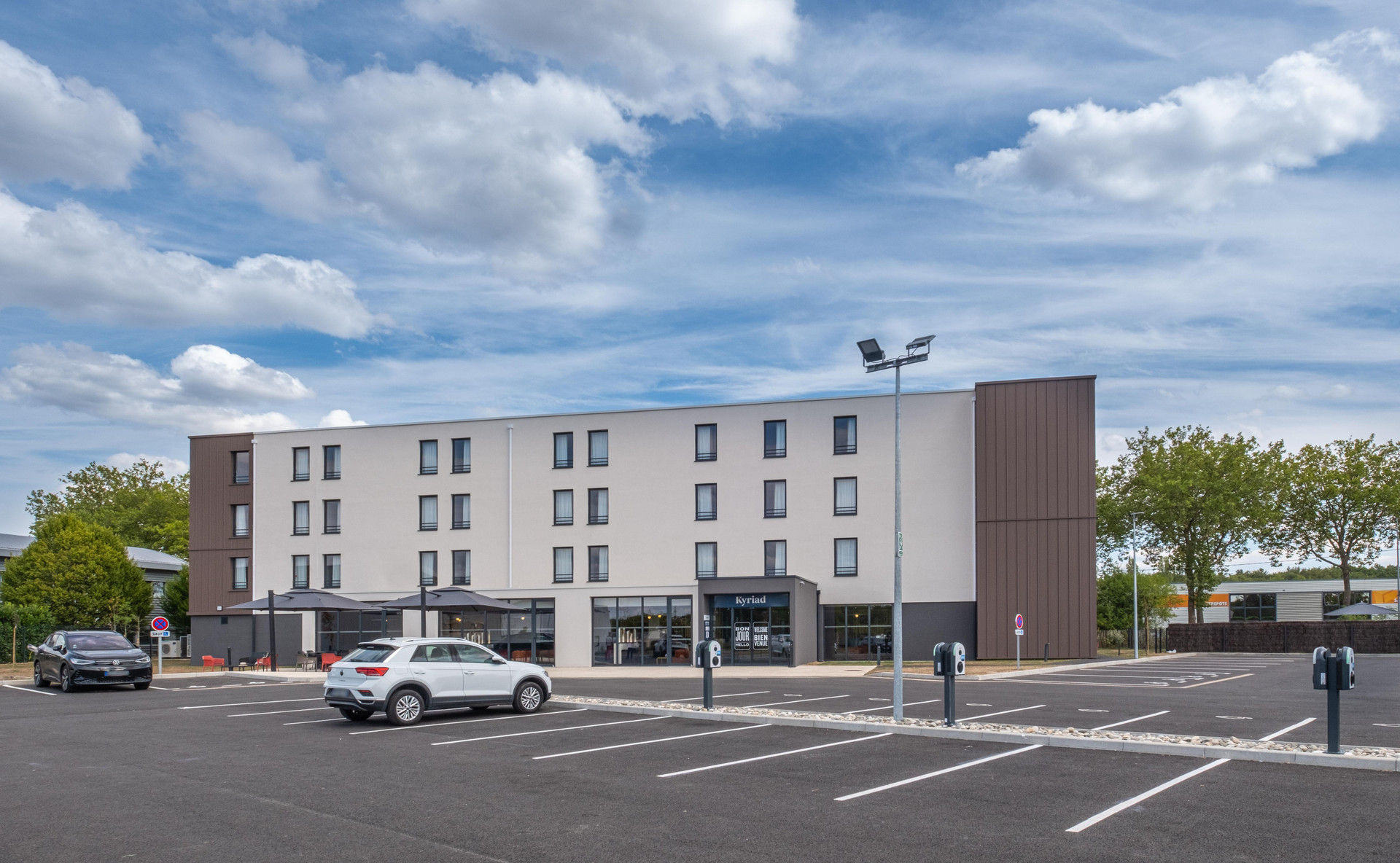 Vista Exterior Kyriad Tour Sud - Ballan Mire
