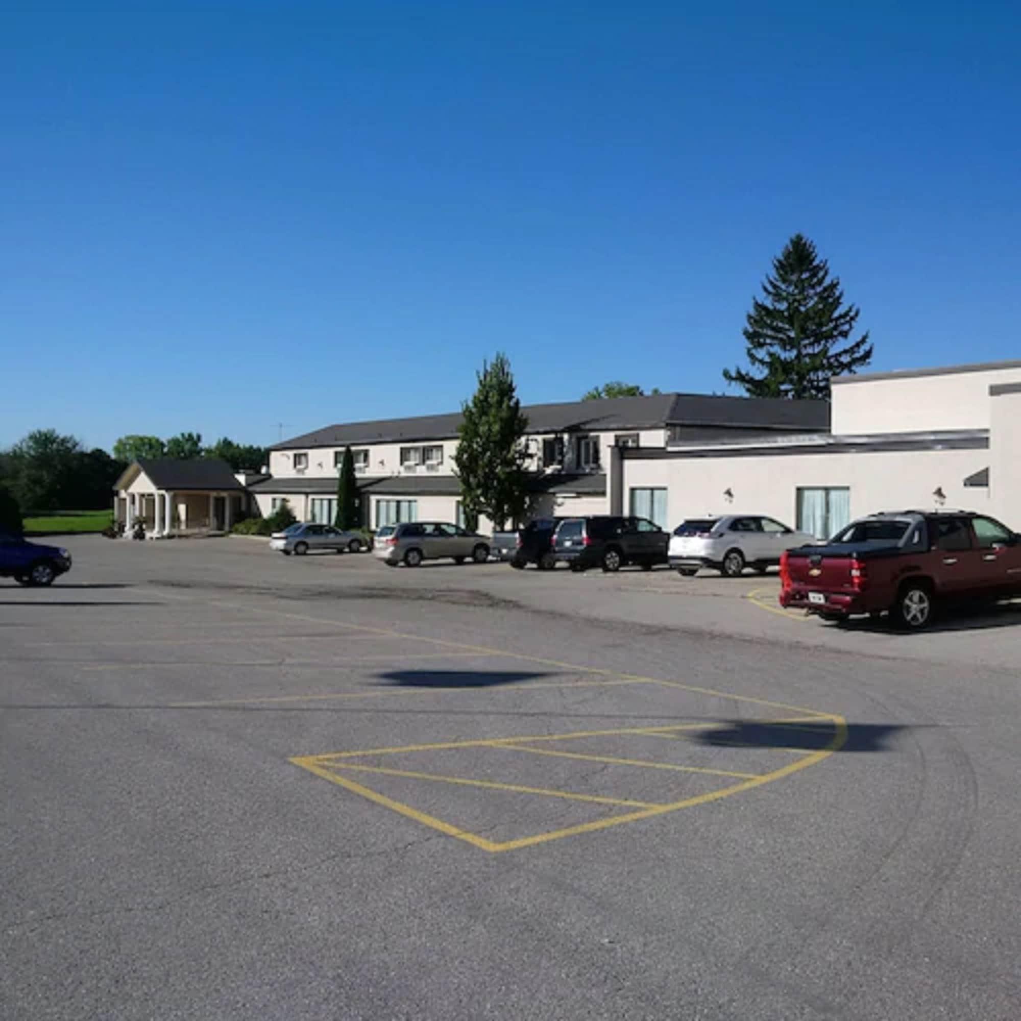 Vista Exterior Forest Golf Club and Inn