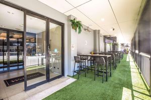 Alojamiento - Nightcap at the Ranch Hotel