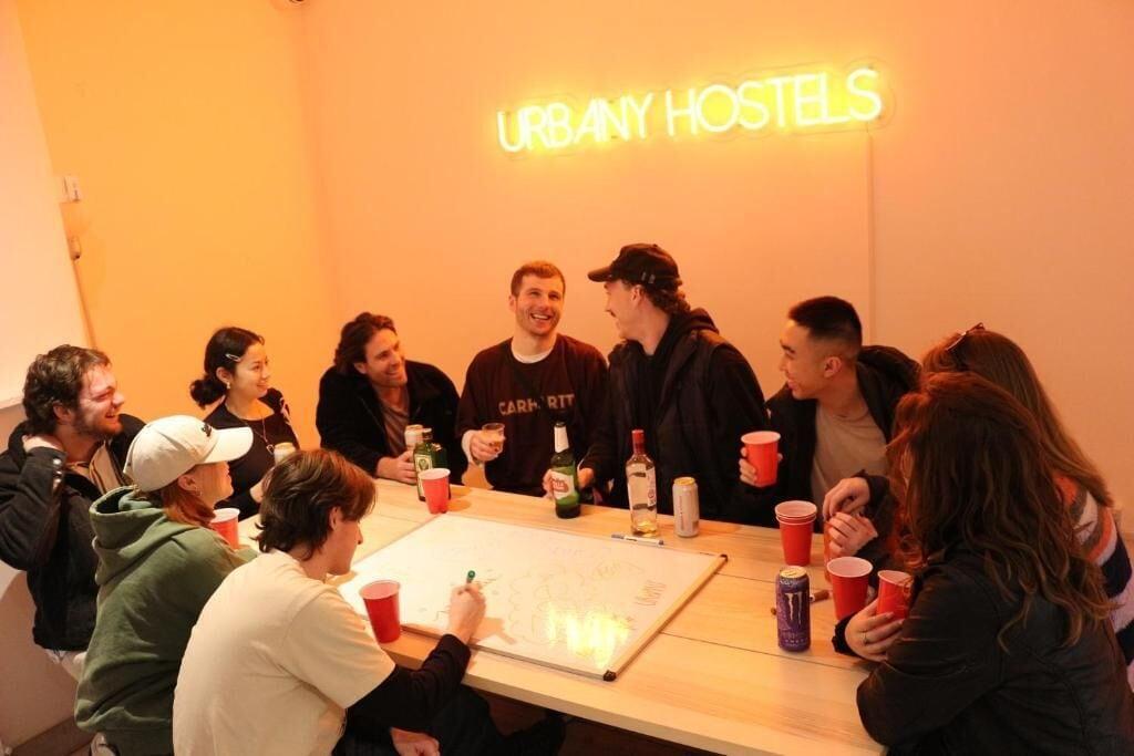 Restaurant Urbany Hostel London 18 - 40 years old