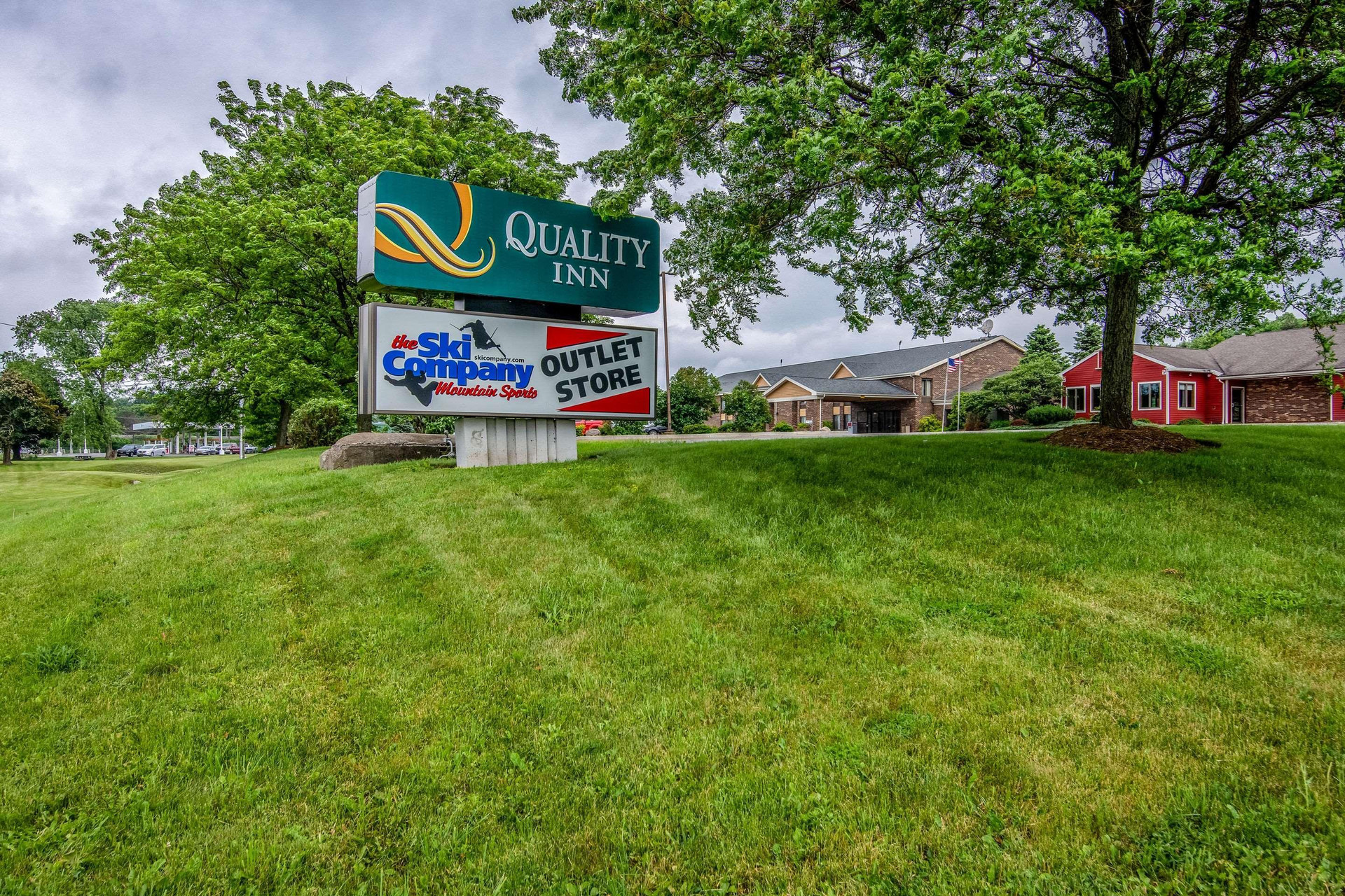 Vista Exterior Quality Inn Tully I-81