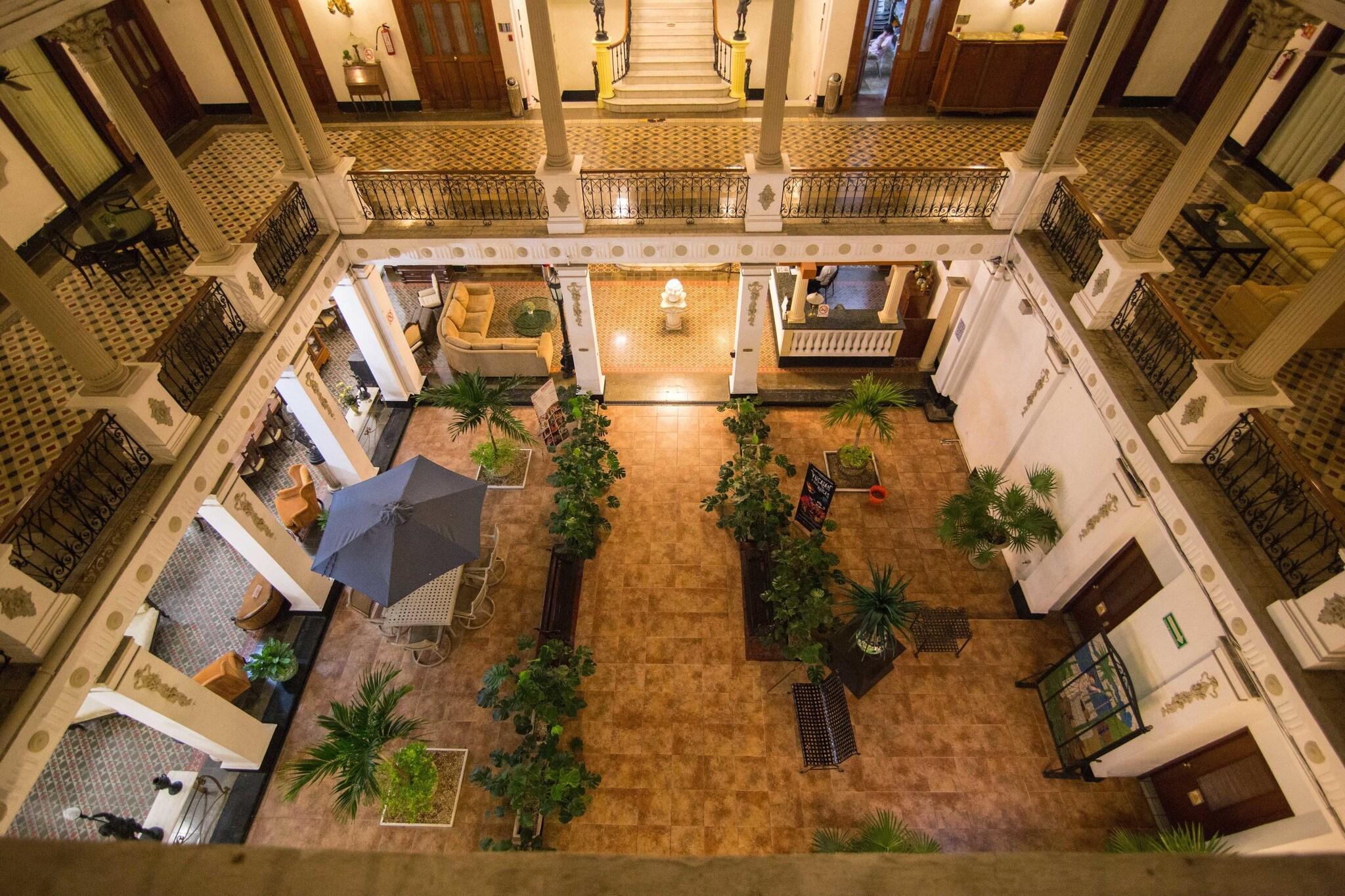 Vista Lobby Gran Hotel 