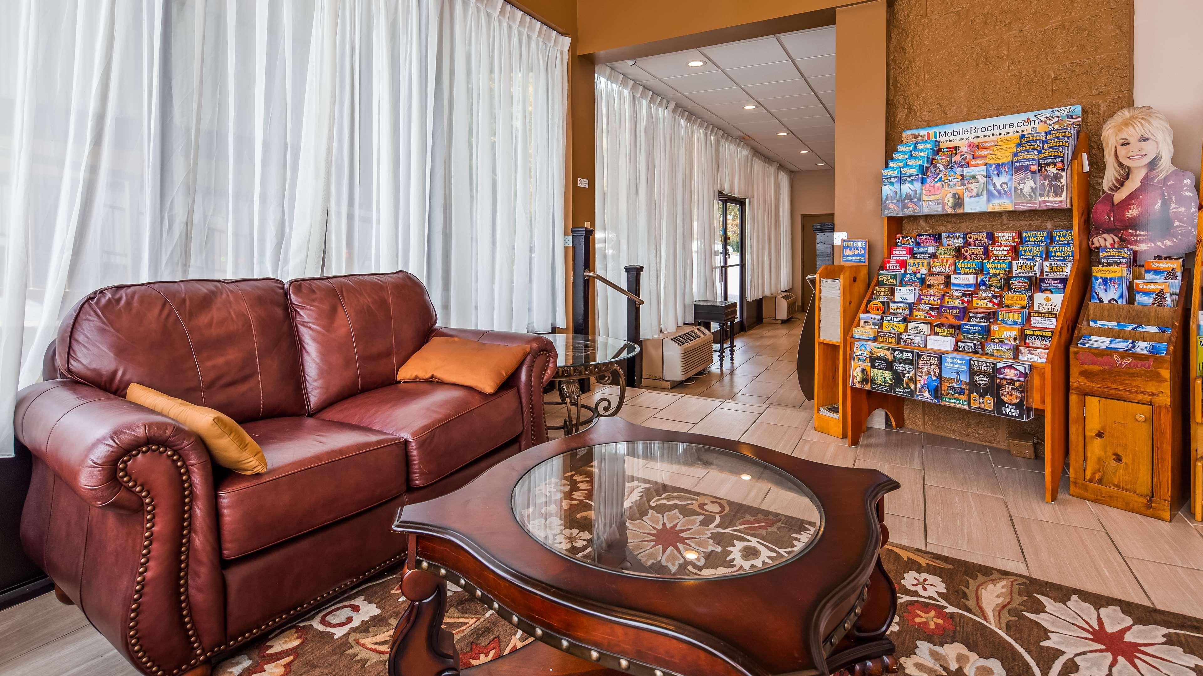 Vista Lobby SureStay Plus Hotel by Best Western Gatlinburg