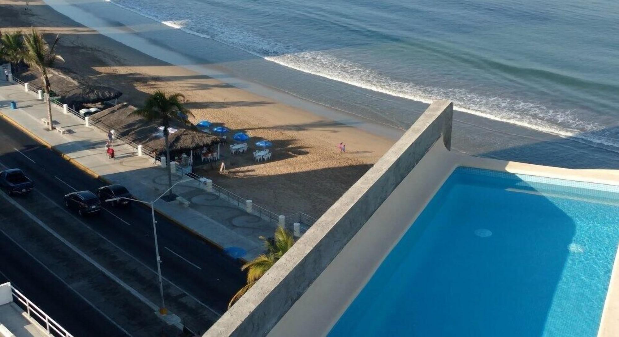 Vista Piscina Condo Ari 620