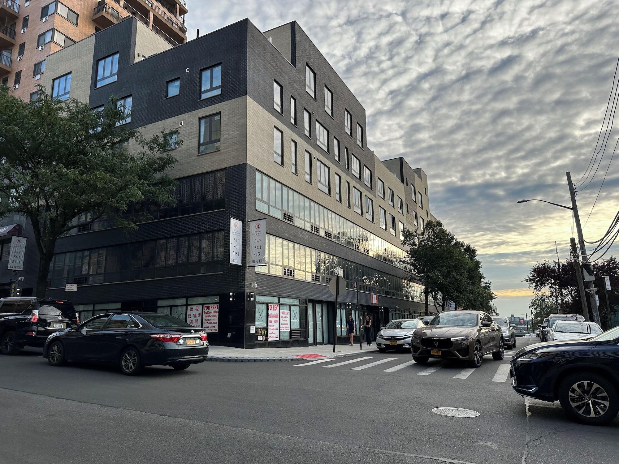 Varios Regal Inn & Suites New York LaGuardia Hotel