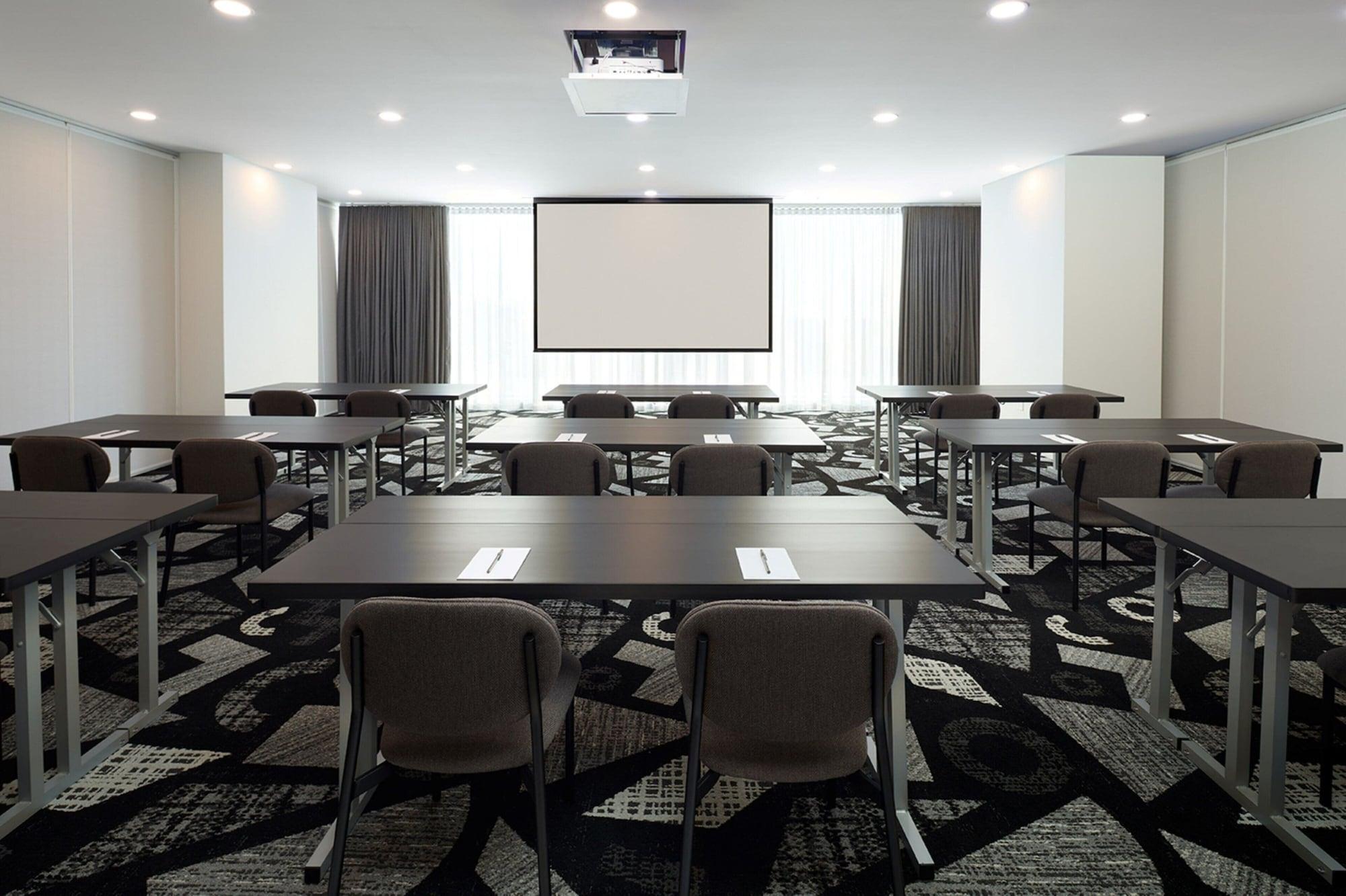 Sala de Reuniones Courtyard By Marriott Montreal Laval