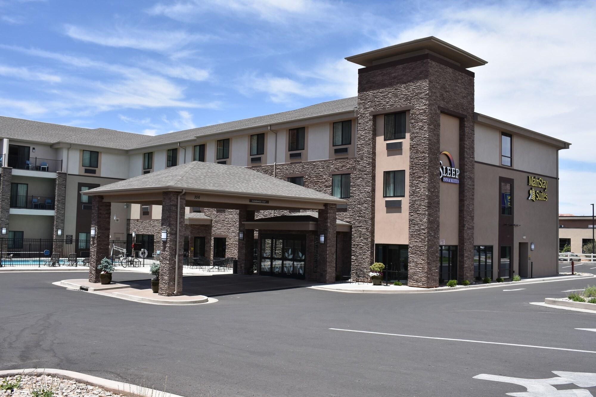 Vista Exterior MainStay Suites Moab near Arches National Park
