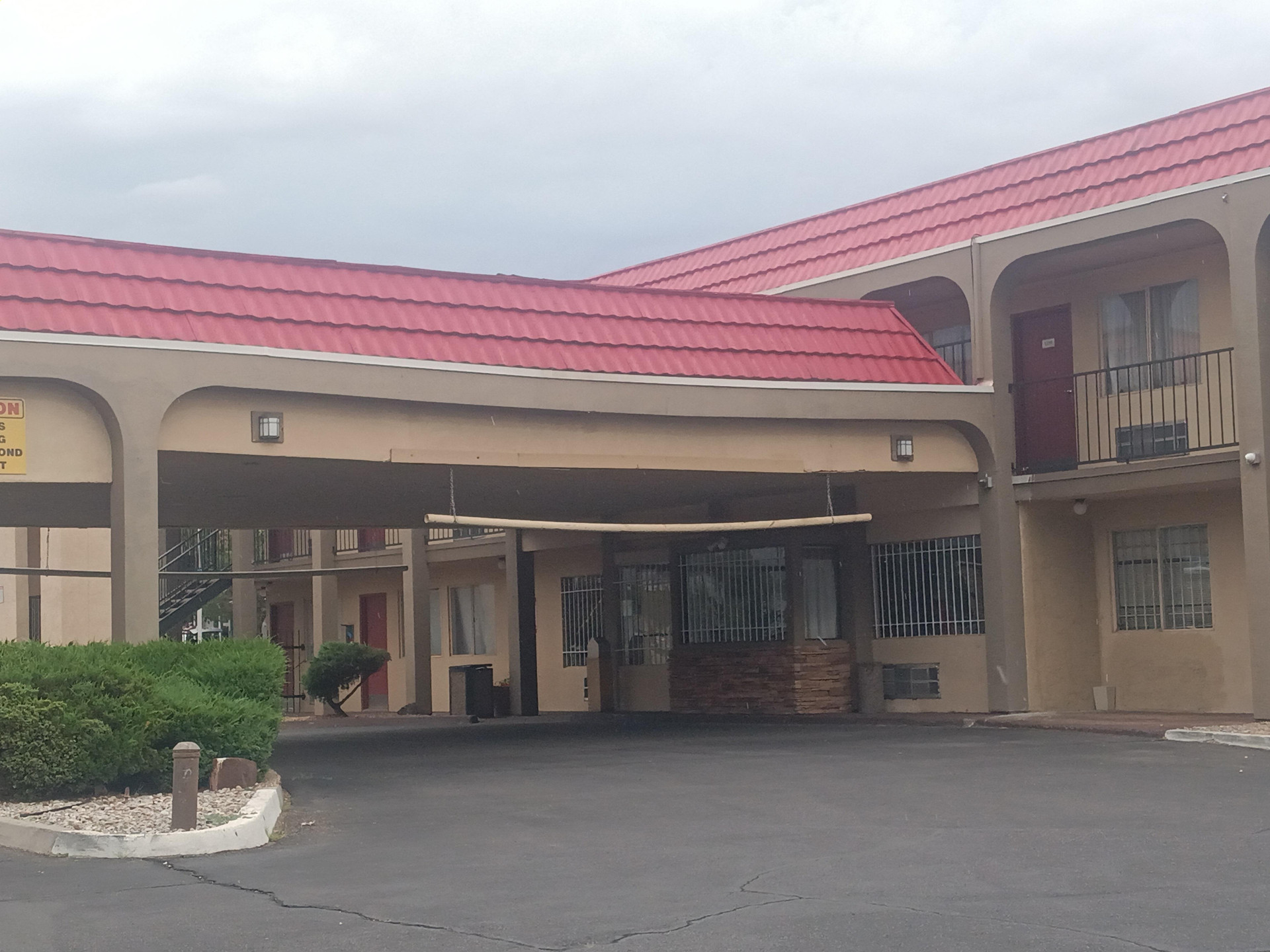 Vista Lobby Tree Inn & Suites Albuquerque.