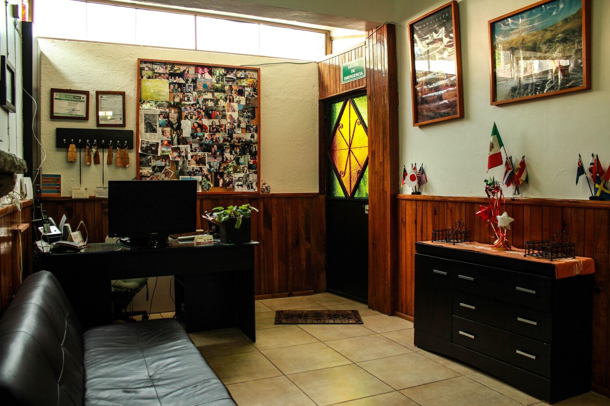 Vista Lobby Hostel El Hogar de Carmelita